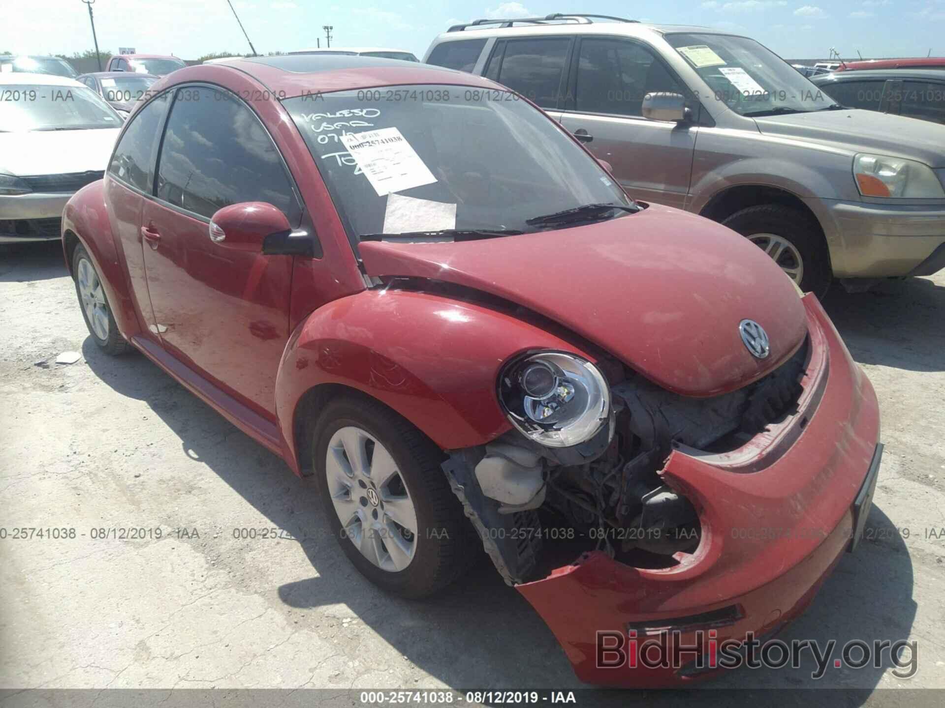 Photo 3VWRW3AG8AM030653 - VOLKSWAGEN NEW BEETLE 2010