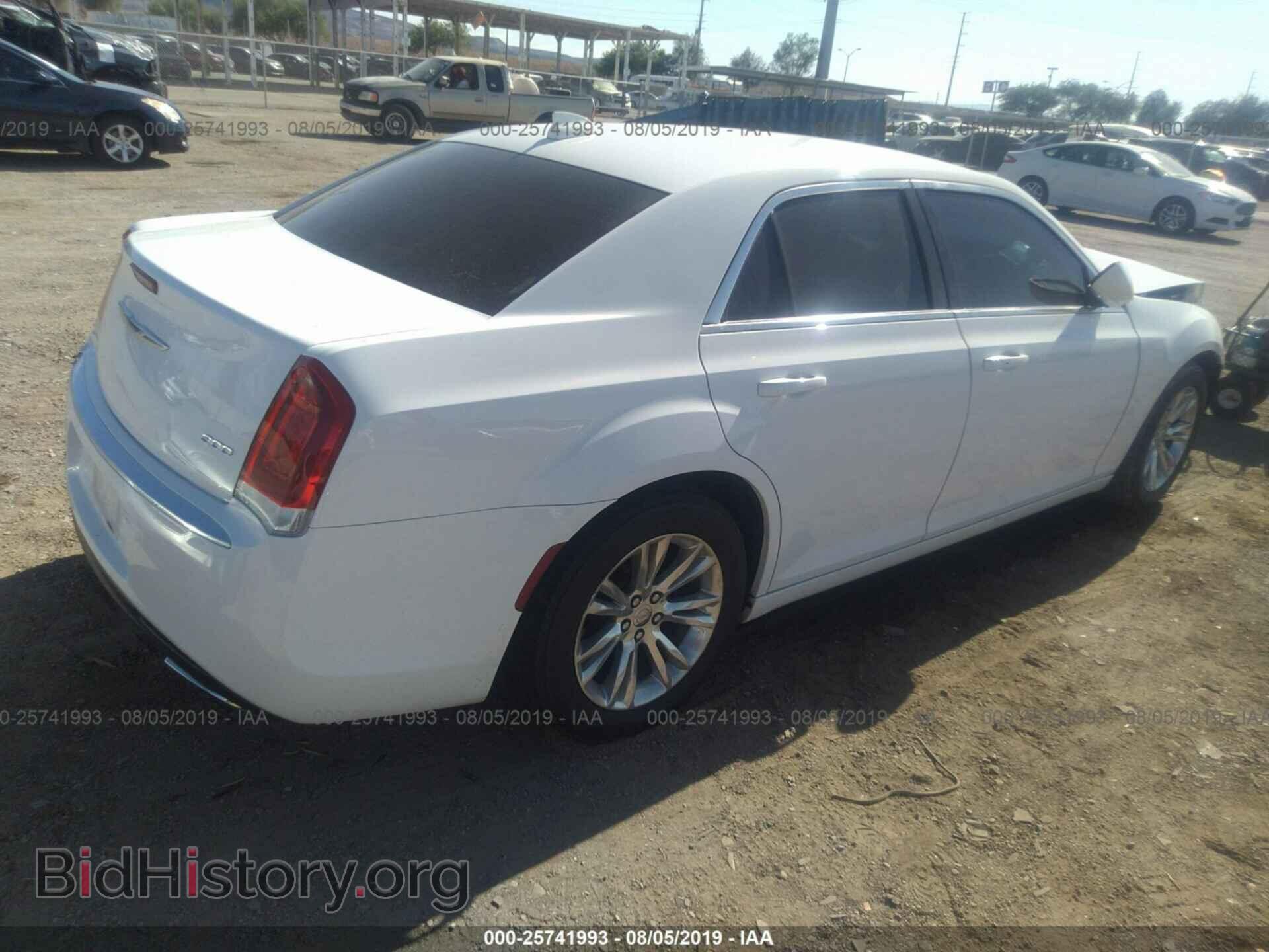 2017 CHRYSLER 300 - VIN: 2C3CCAAG1HH608191 - Фото 4
