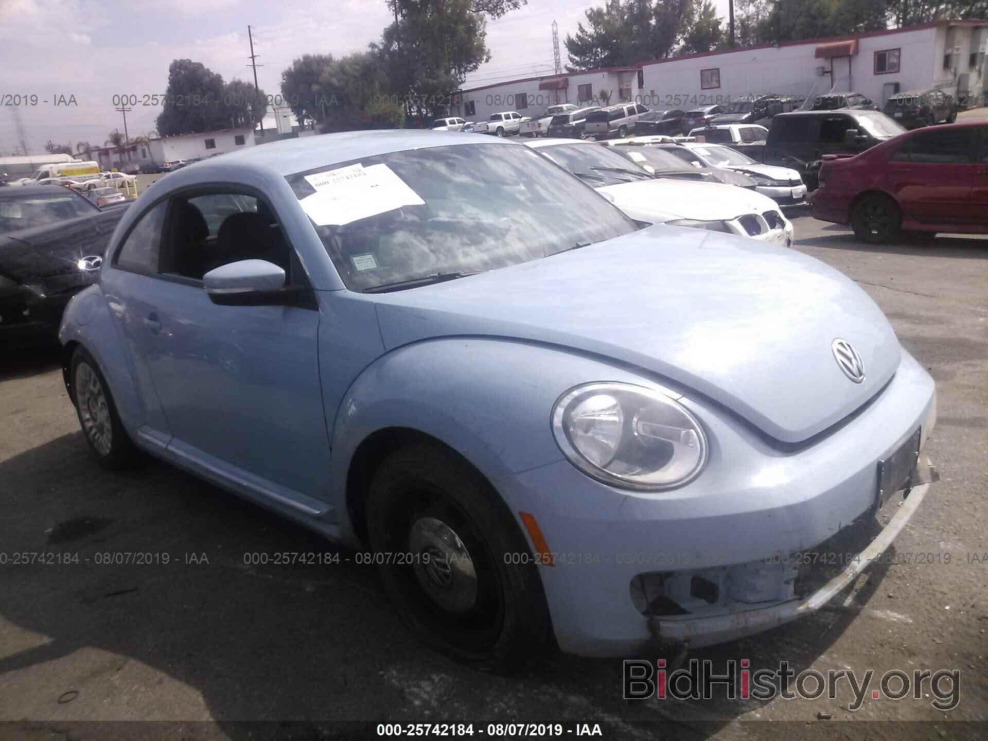 Photo 3VWJP7AT7DM681226 - VOLKSWAGEN BEETLE 2013