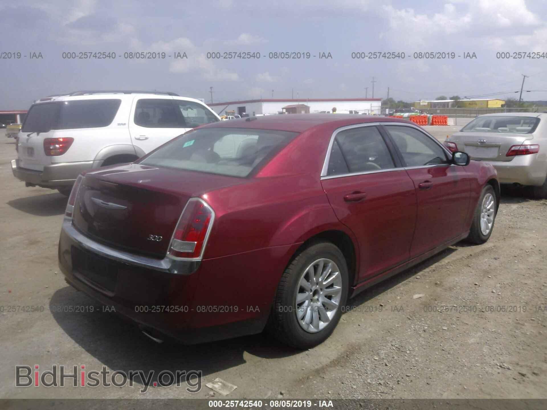 2012 CHRYSLER 300 - VIN: 2C3CCAAG6CH261482 - Фото 4