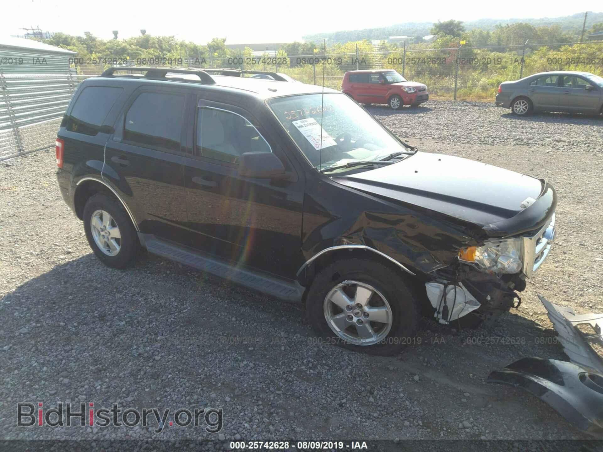 Photo 1FMCU0D73BKB85253 - FORD ESCAPE 2011