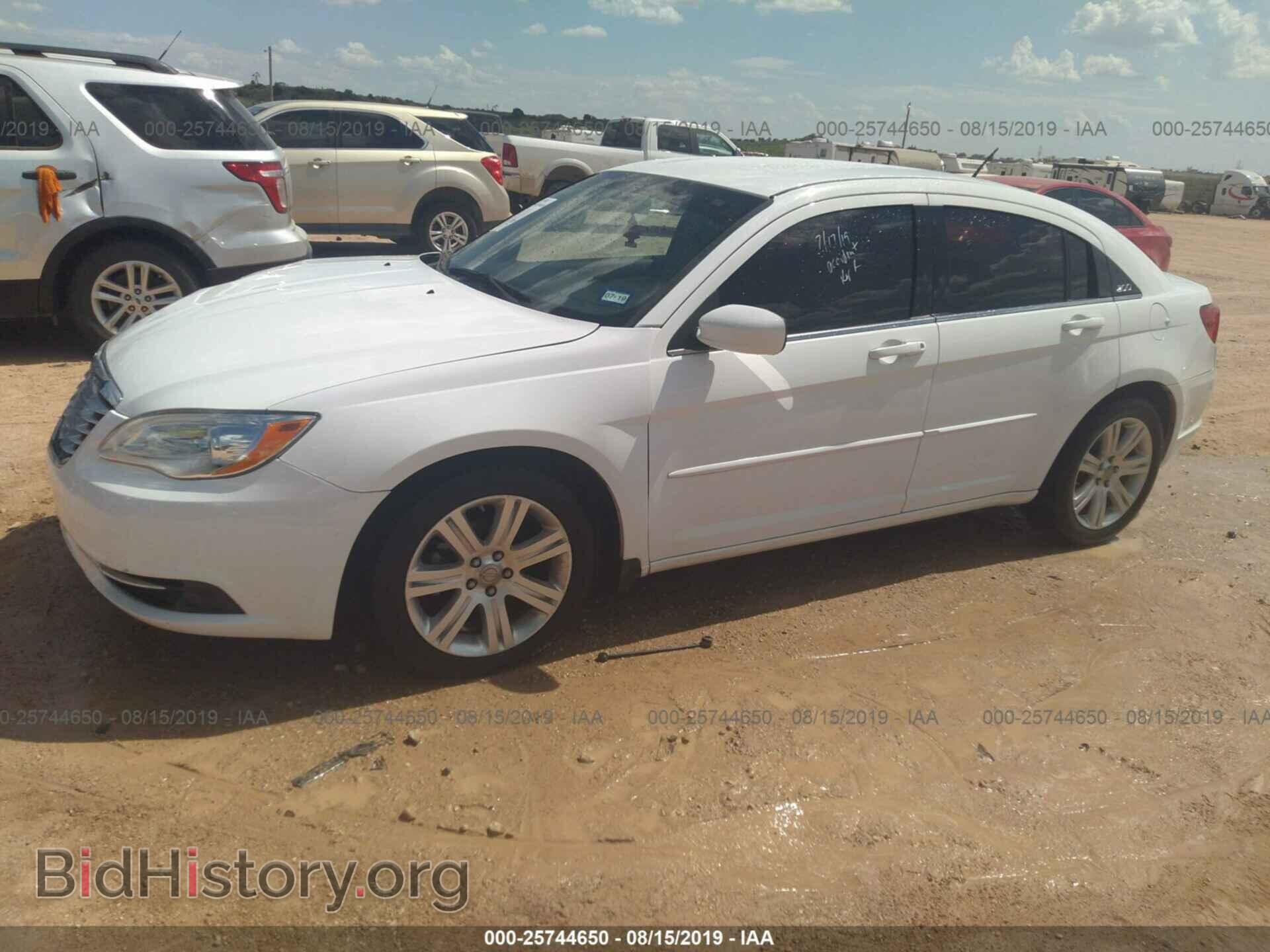 2013 CHRYSLER 200 - VIN: 1C3CCBBB0DN656579 - Photo 2