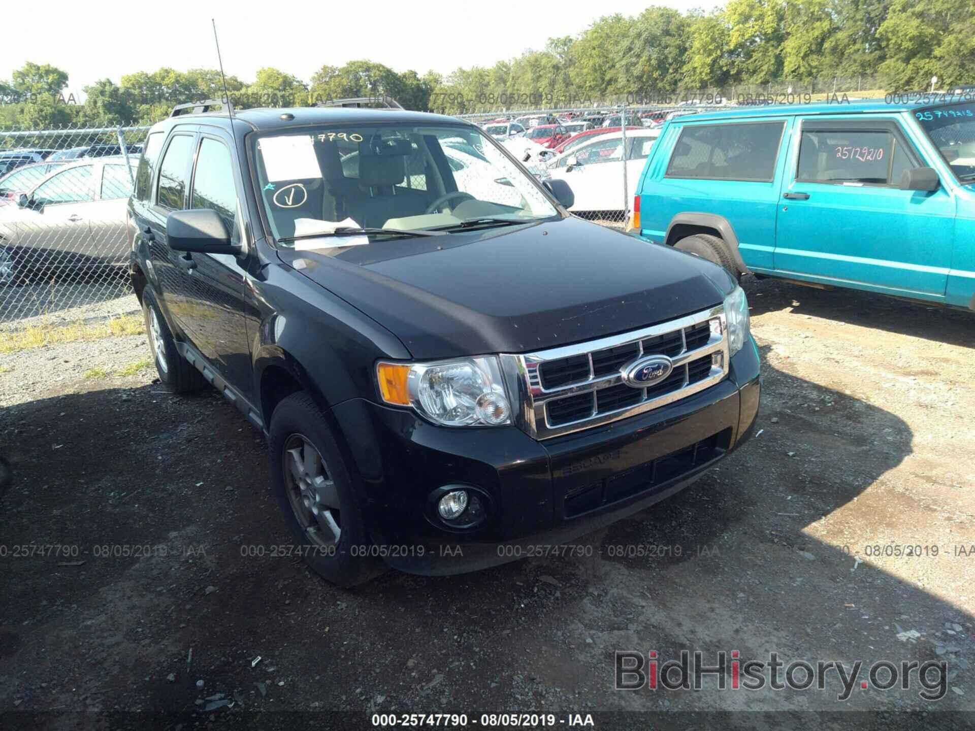 Photo 1FMCU0D77BKA28695 - FORD ESCAPE 2011