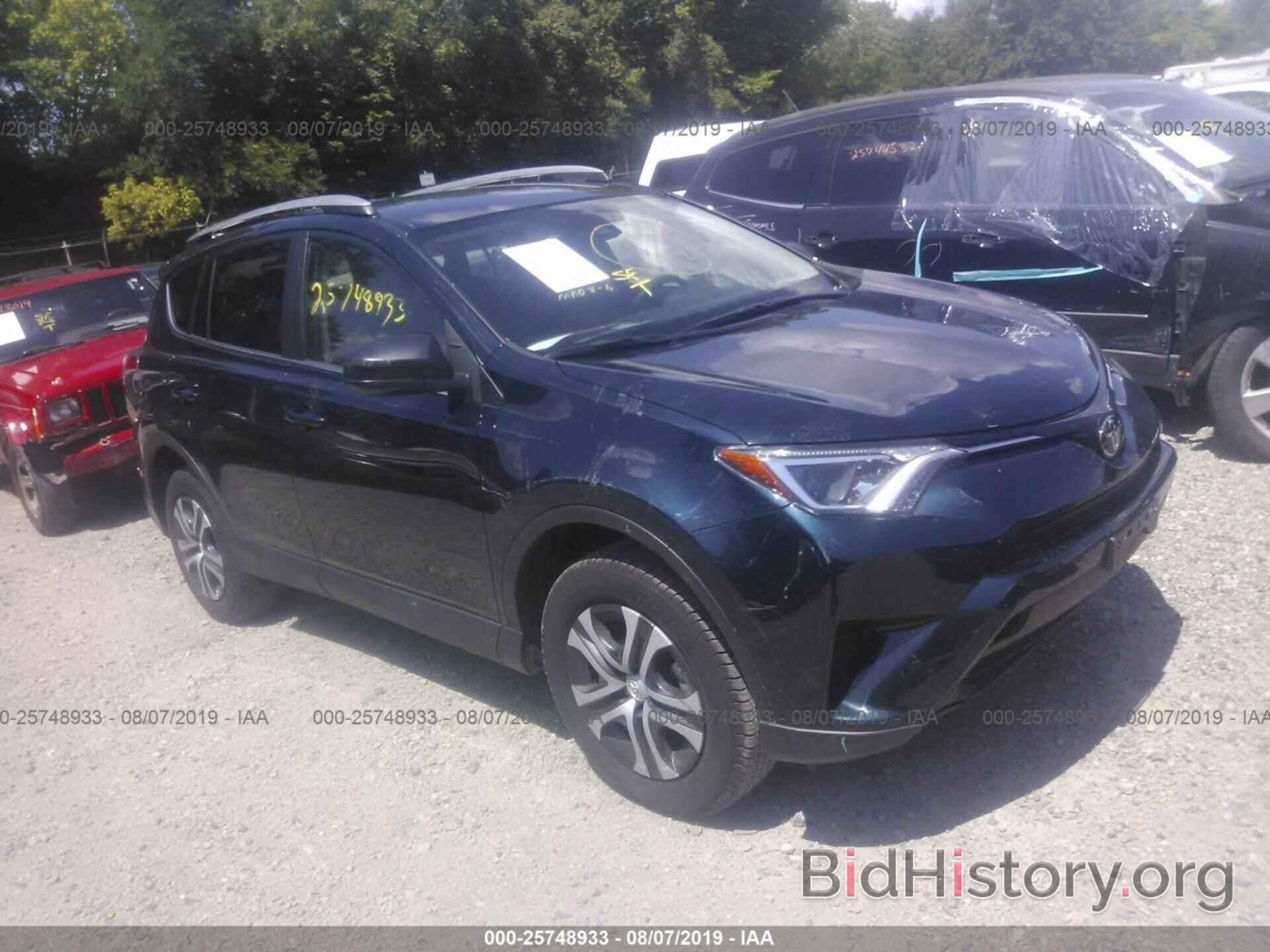 Photo 2T3ZFREV2HW366077 - TOYOTA RAV4 2017