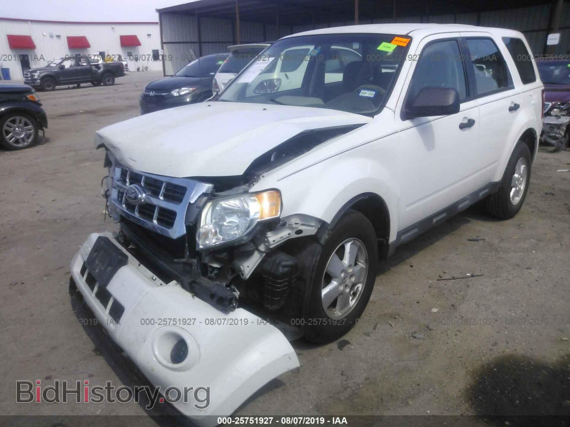 2011 FORD ESCAPE - VIN: 1FMCU0C71BKB98097 - Фото 2