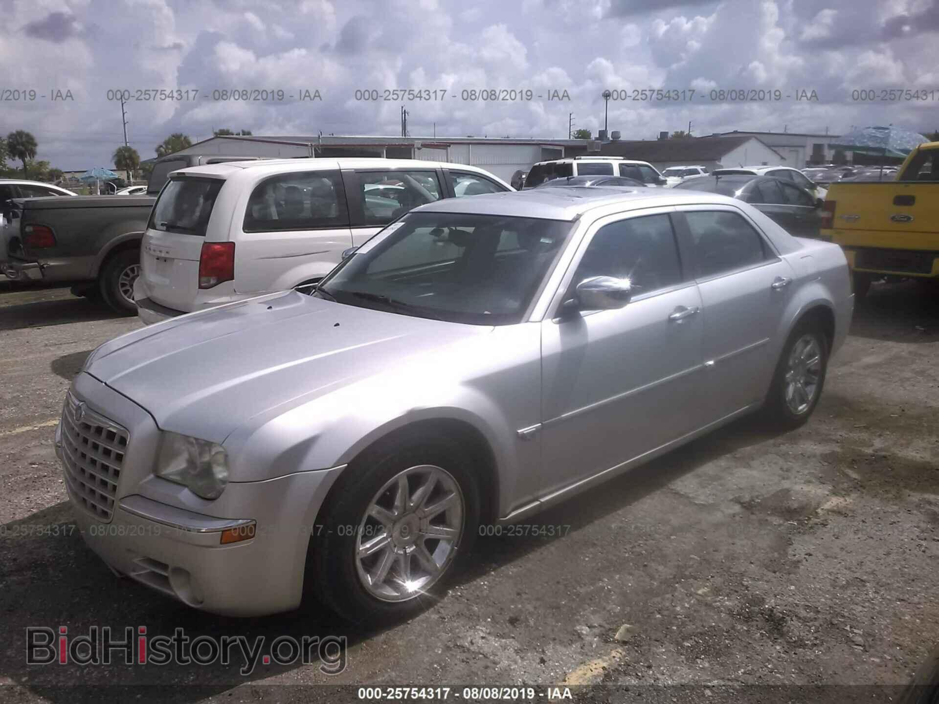 2005 CHRYSLER 300C - VIN: 2C3JA63H95H142070 - Фото 2