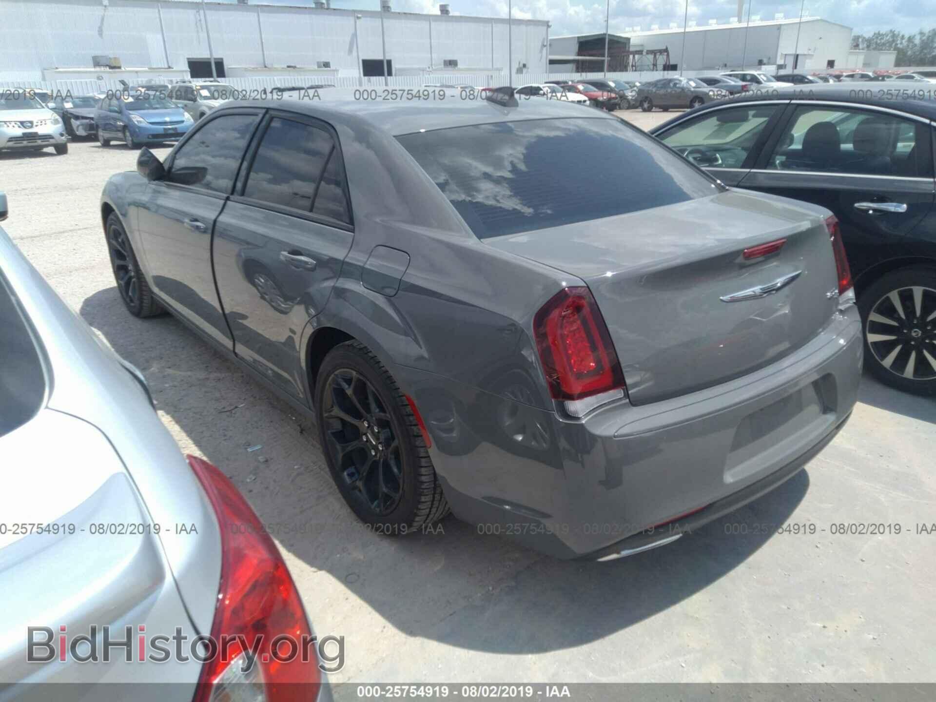 2019 CHRYSLER 300 - VIN: 2C3CCABG5KH538071 - Фото 3