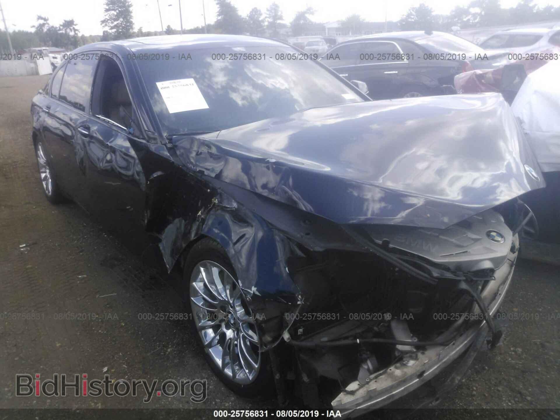 Photo WBAKB8C56CC963820 - BMW 750 2012