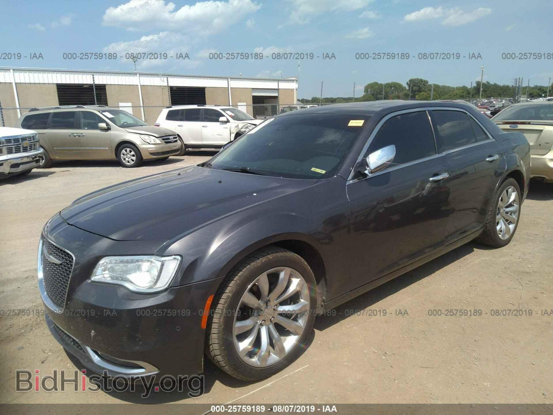 2017 CHRYSLER 300C - VIN: 2C3CCAEG2HH570058 - Фото 2