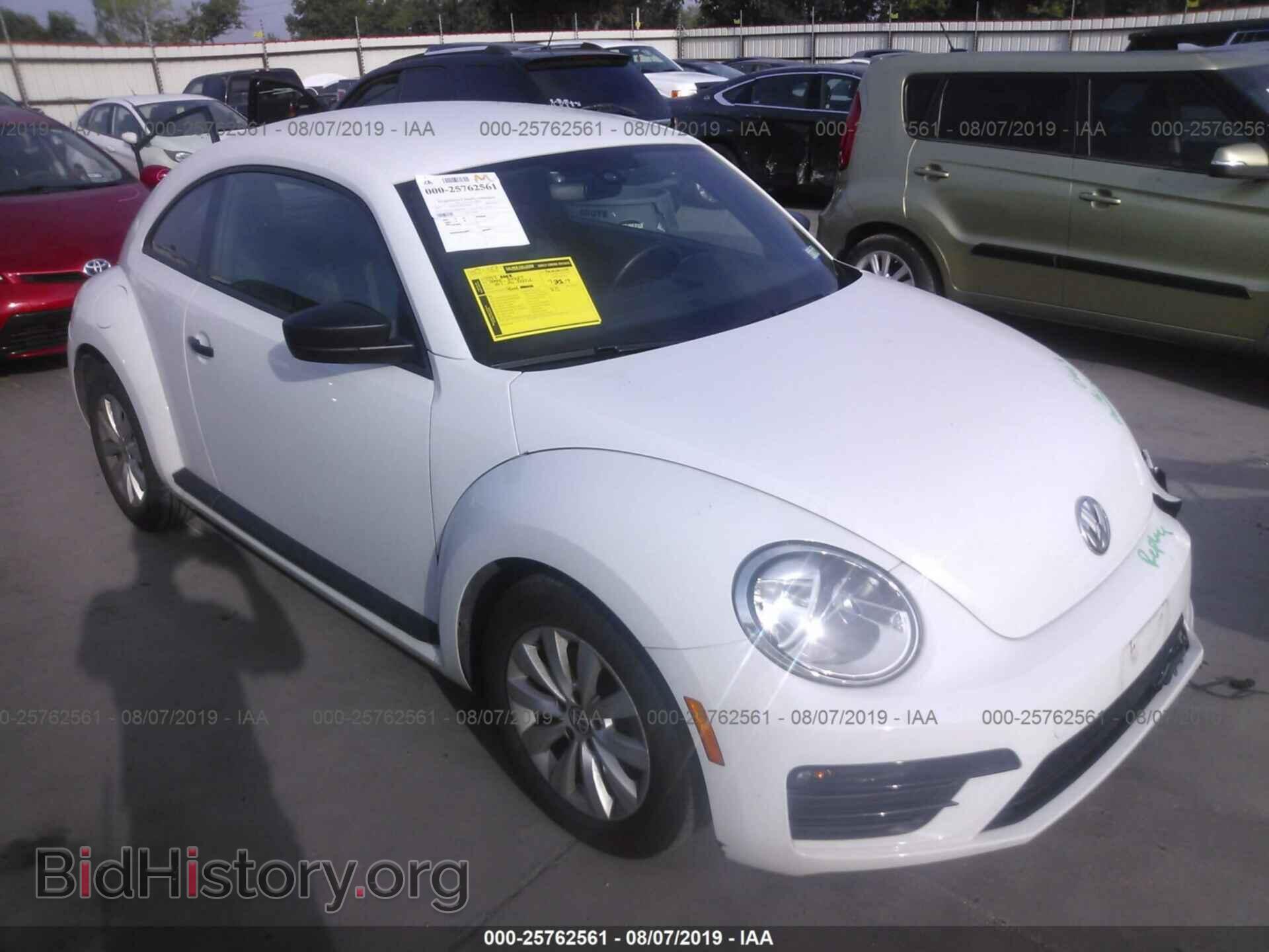 Photo 3VWF17AT9HM616018 - VOLKSWAGEN BEETLE 2017