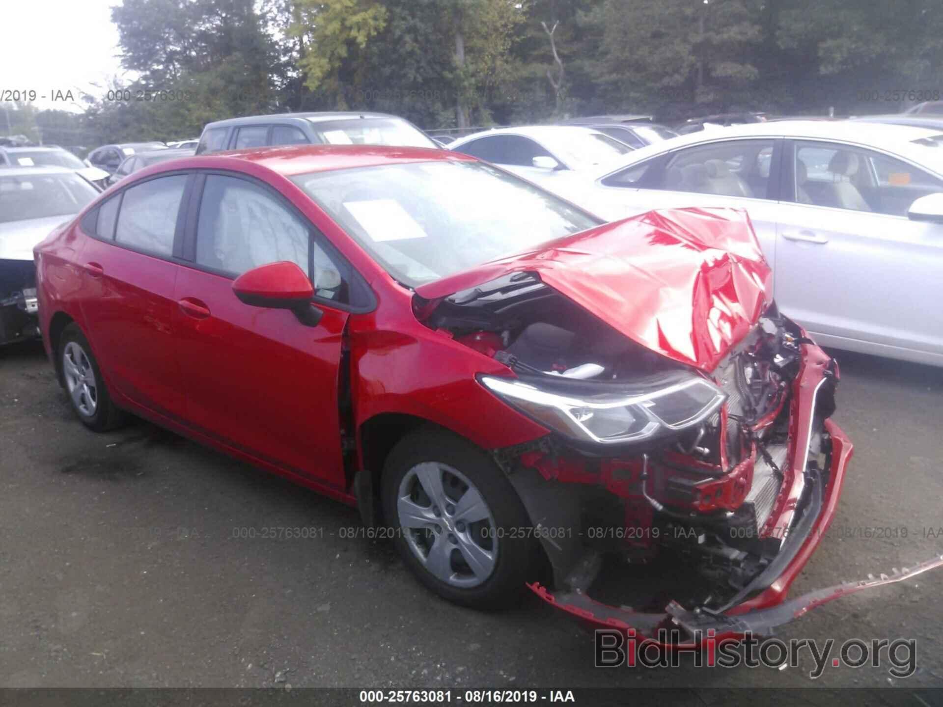 Photo 1G1BC5SM2J7110448 - CHEVROLET CRUZE 2018