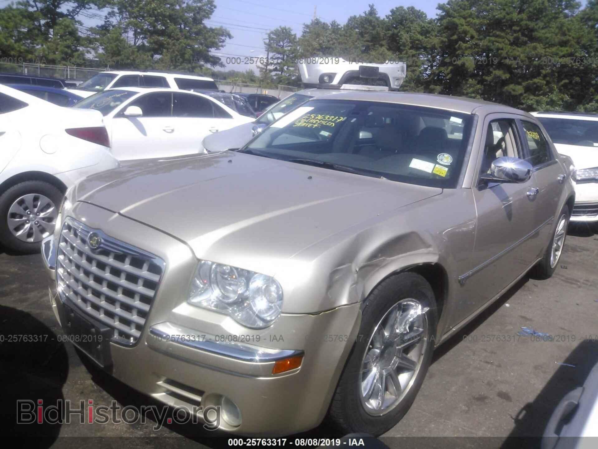 2006 CHRYSLER 300C - VIN: 2C3KA63H26H319855 - Фото 2