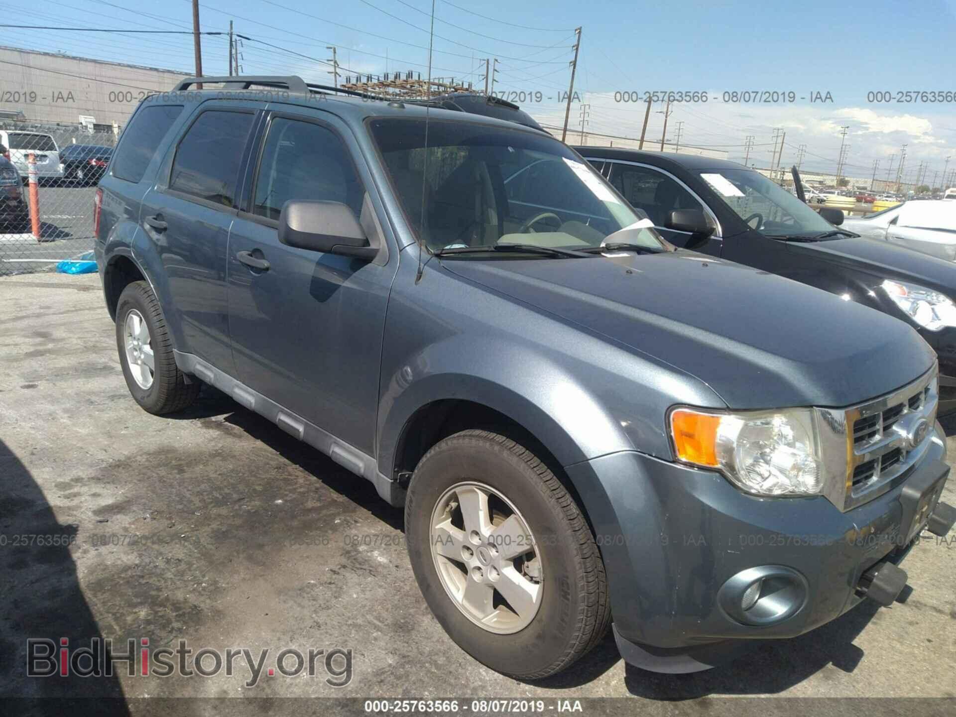 Photo 1FMCU0D73BKA08329 - FORD ESCAPE 2011