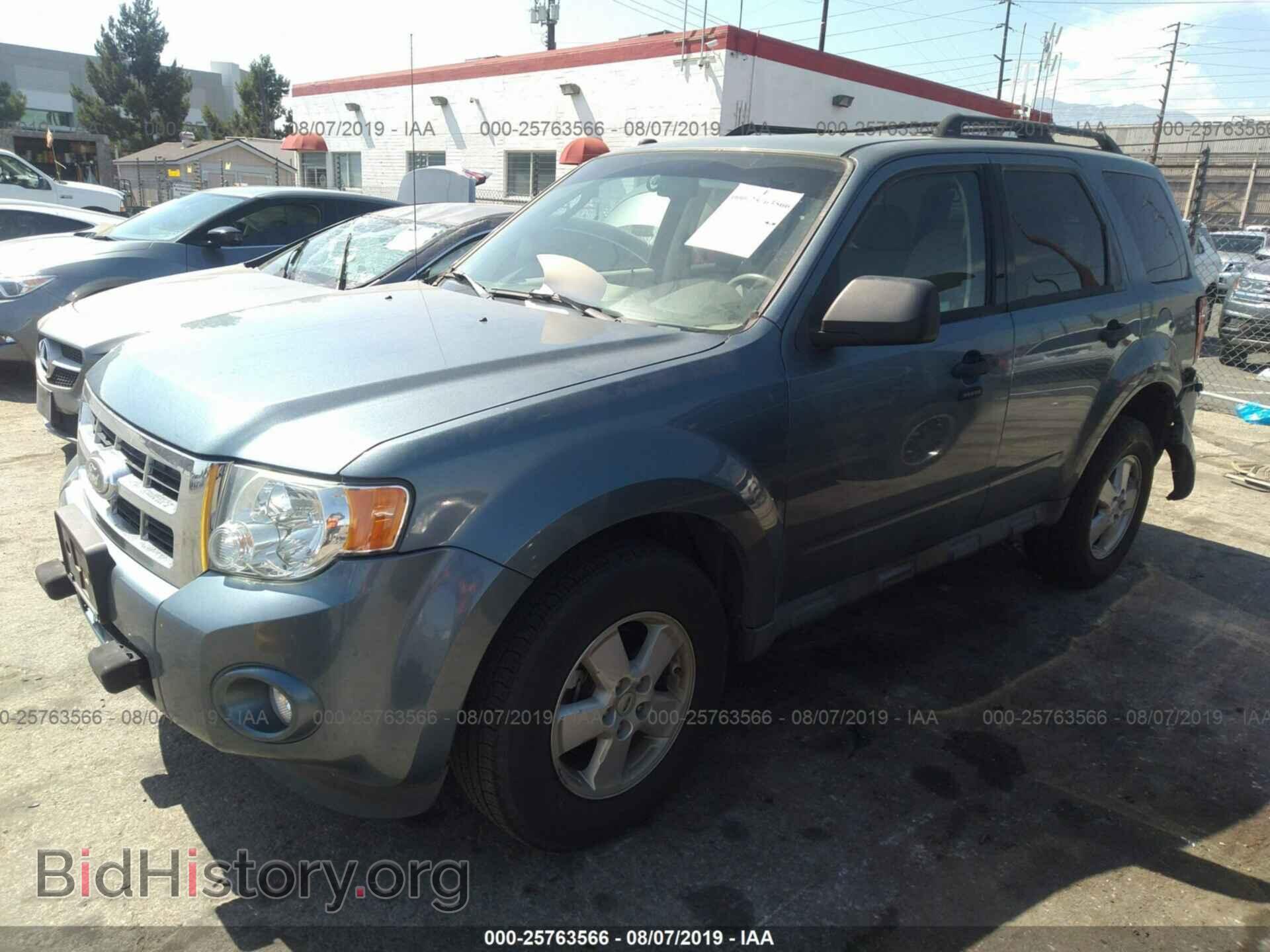 2011 FORD ESCAPE - VIN: 1FMCU0D73BKA08329 - Фото 2