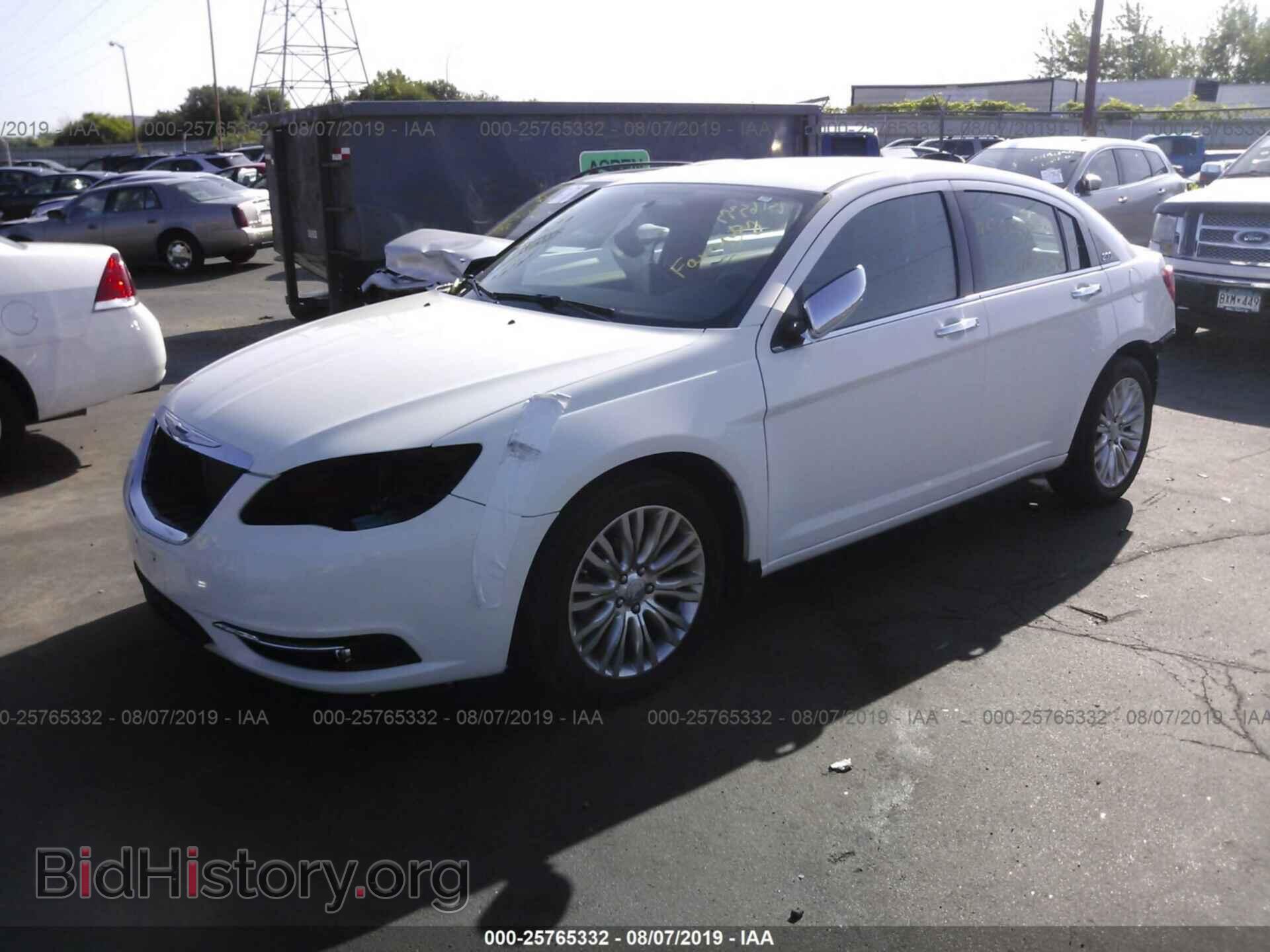 2011 CHRYSLER 200 - VIN: 1C3BC2FG7BN505558 - Фото 2