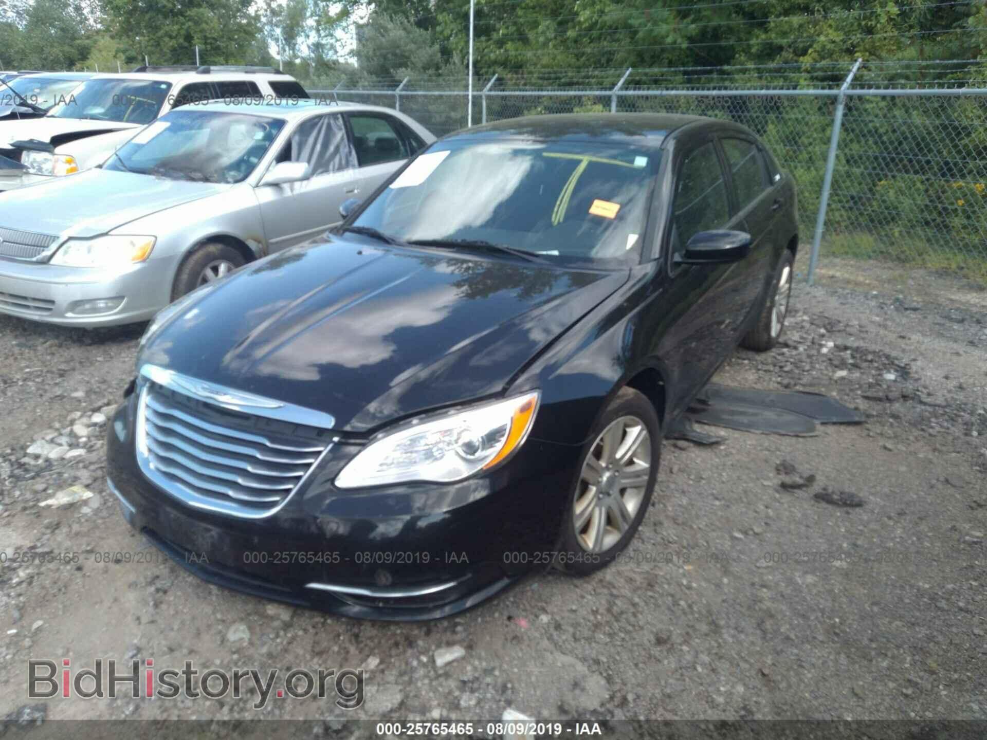2011 CHRYSLER 200 - VIN: 1C3BC1FB9BN623335 - Фото 2