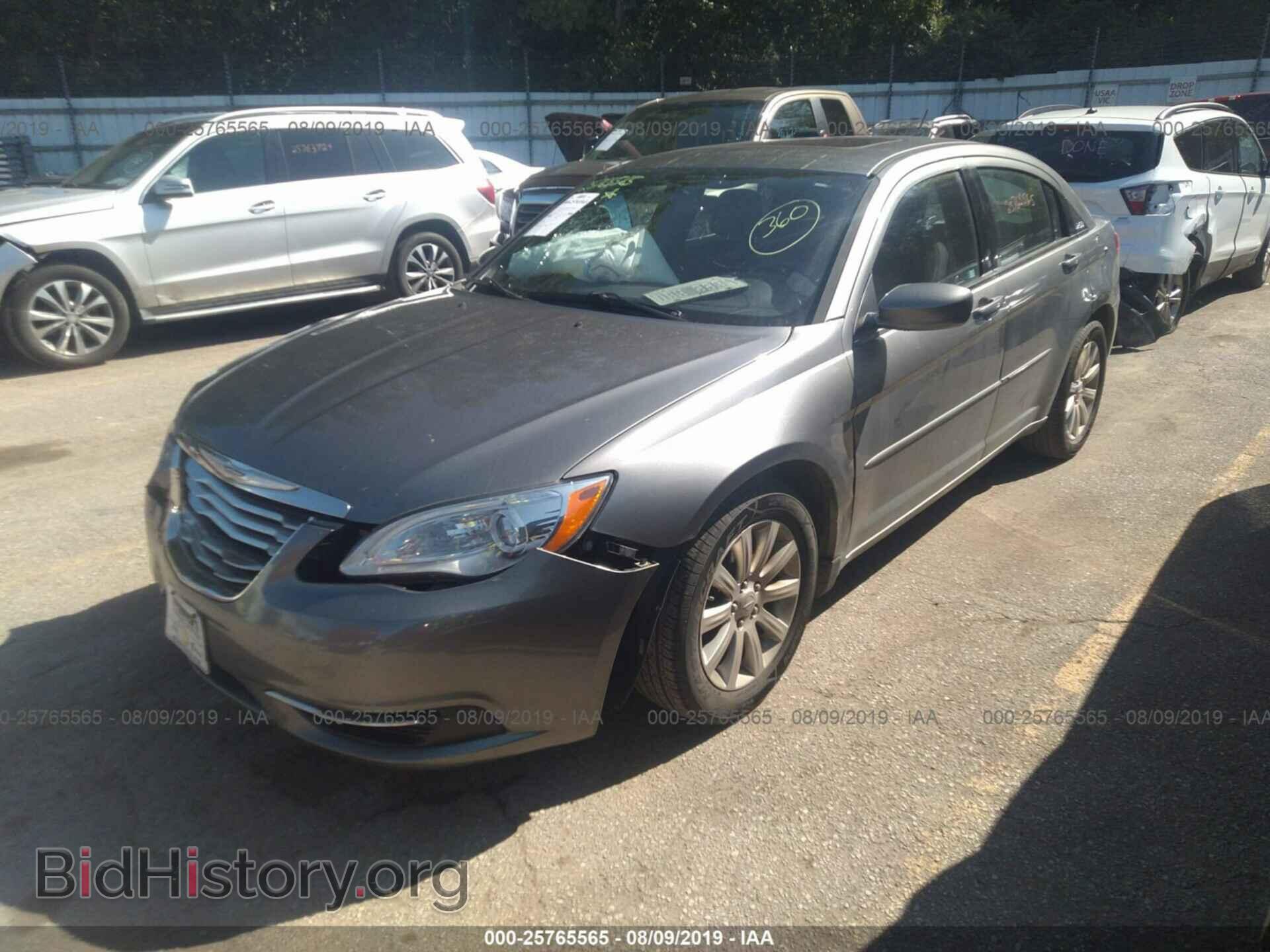 2013 CHRYSLER 200 - VIN: 1C3CCBBG3DN635981 - Photo 2