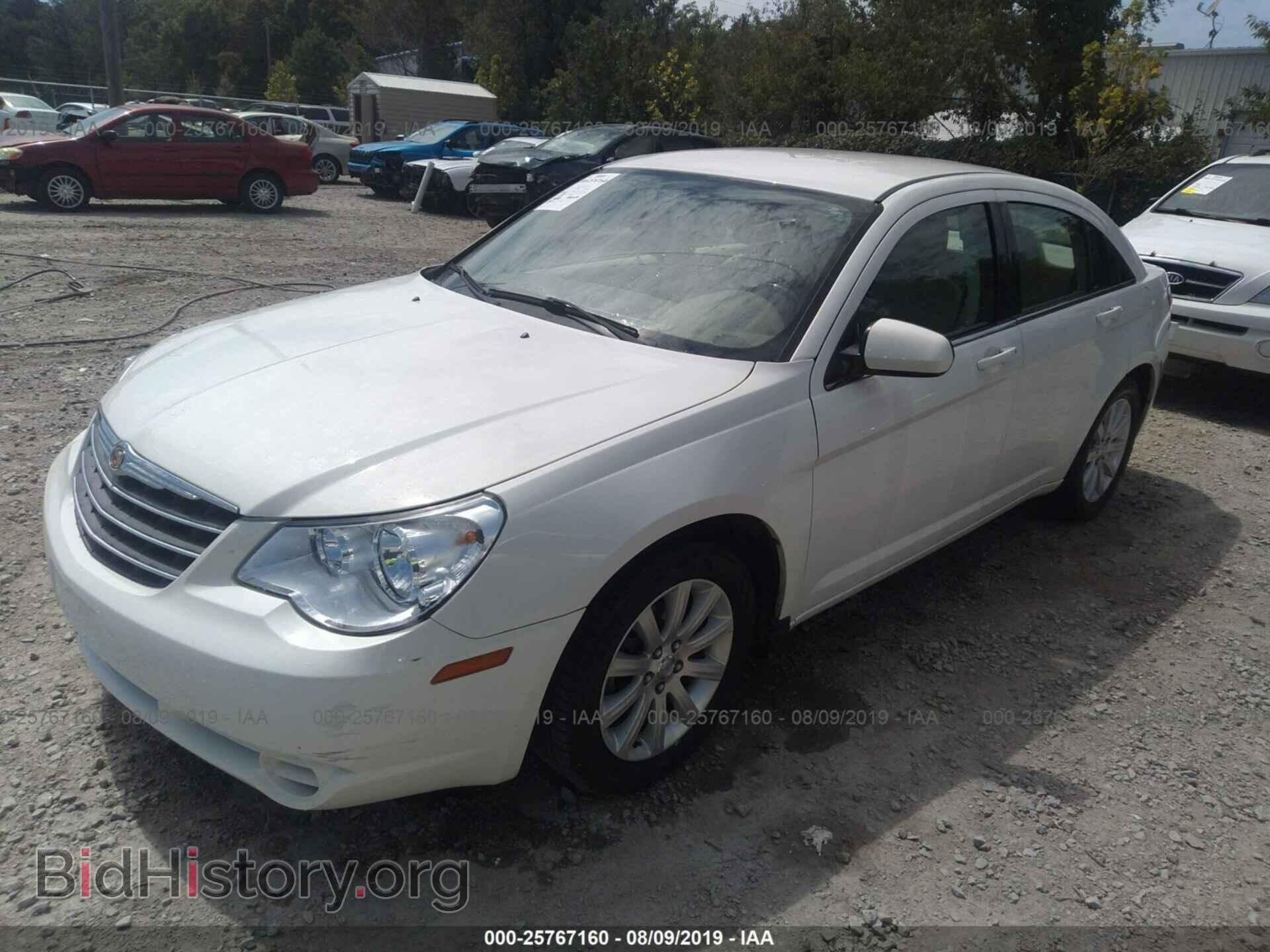 2010 CHRYSLER SEBRING - VIN: 1C3CC5FB1AN167938 - Фото 2