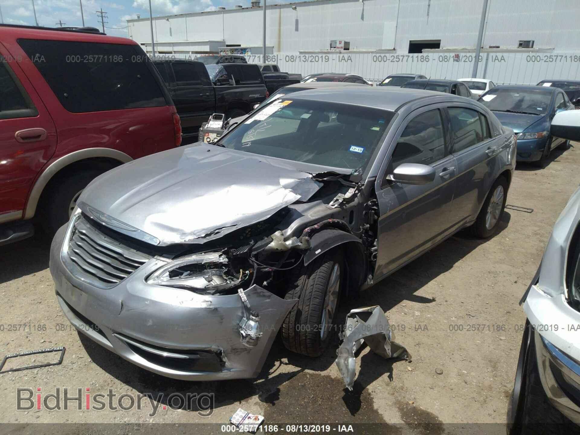 2013 CHRYSLER 200 - VIN: 1C3CCBBBXDN573709 - Фото 2