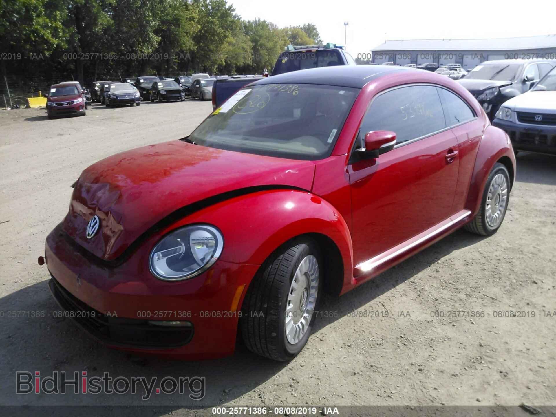 2014 VOLKSWAGEN BEETLE - VIN: 3VWJP7AT5EM609524 - Фото 2