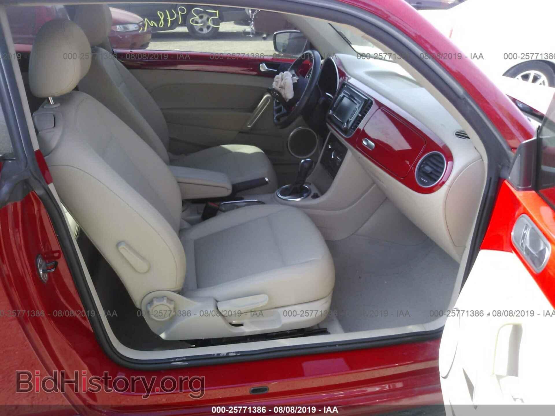 2014 VOLKSWAGEN BEETLE - VIN: 3VWJP7AT5EM609524 - Фото 5