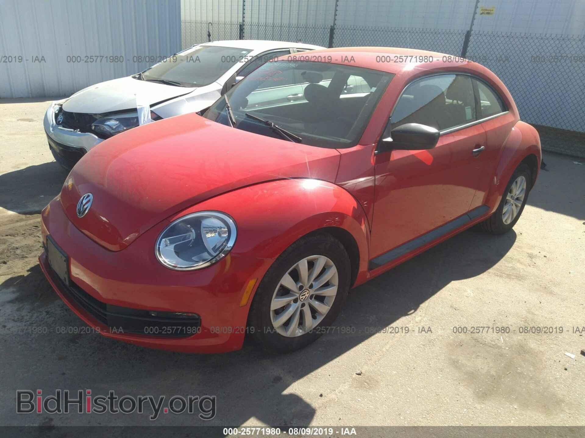 2014 VOLKSWAGEN BEETLE - VIN: 3VWF17AT4EM641405 - Фото 2