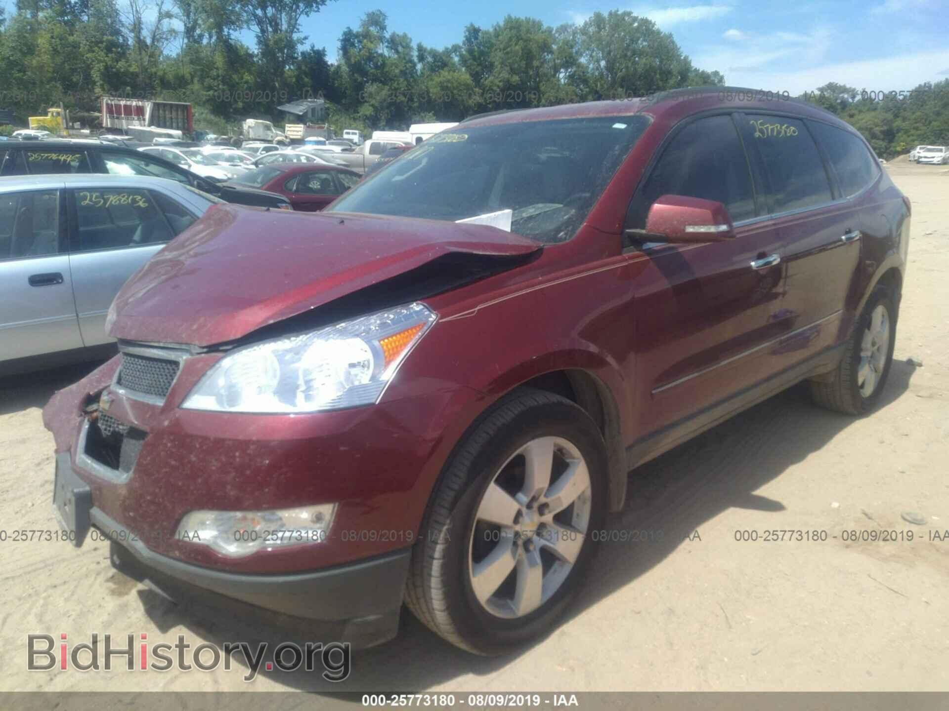 2010 CHEVROLET TRAVERSE - VIN: 1GNLRHED1AS122439 - Фото 2