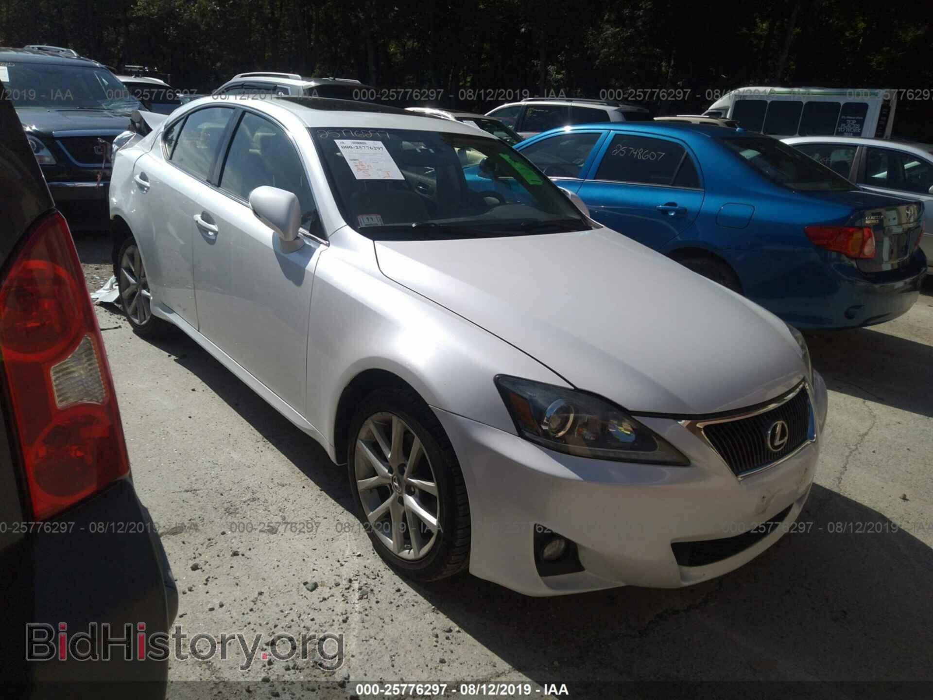 Photo JTHCF5C21C5057402 - LEXUS IS 2012