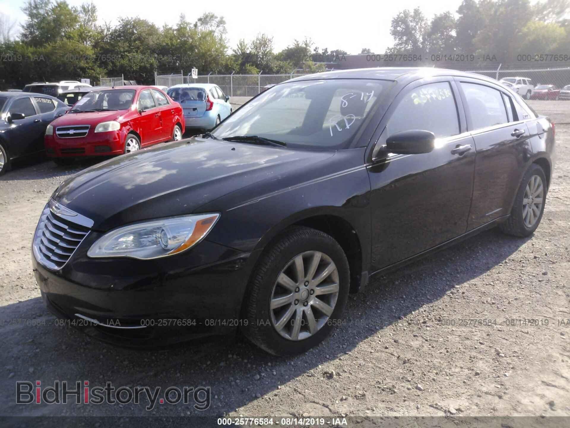 2011 CHRYSLER 200 - VIN: 1C3BC1FBXBN569088 - Фото 2