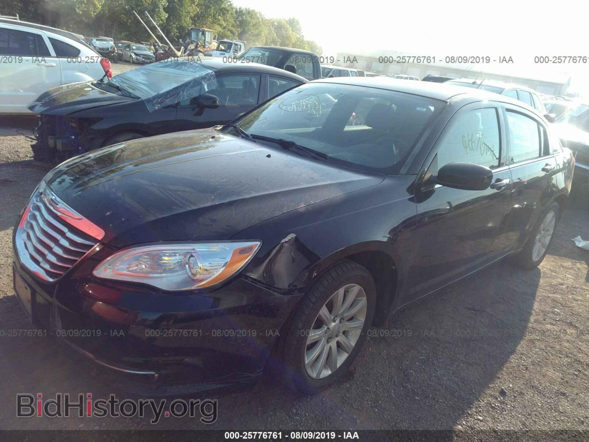 2012 CHRYSLER 200 - VIN: 1C3CCBBBXCN114436 - Фото 2