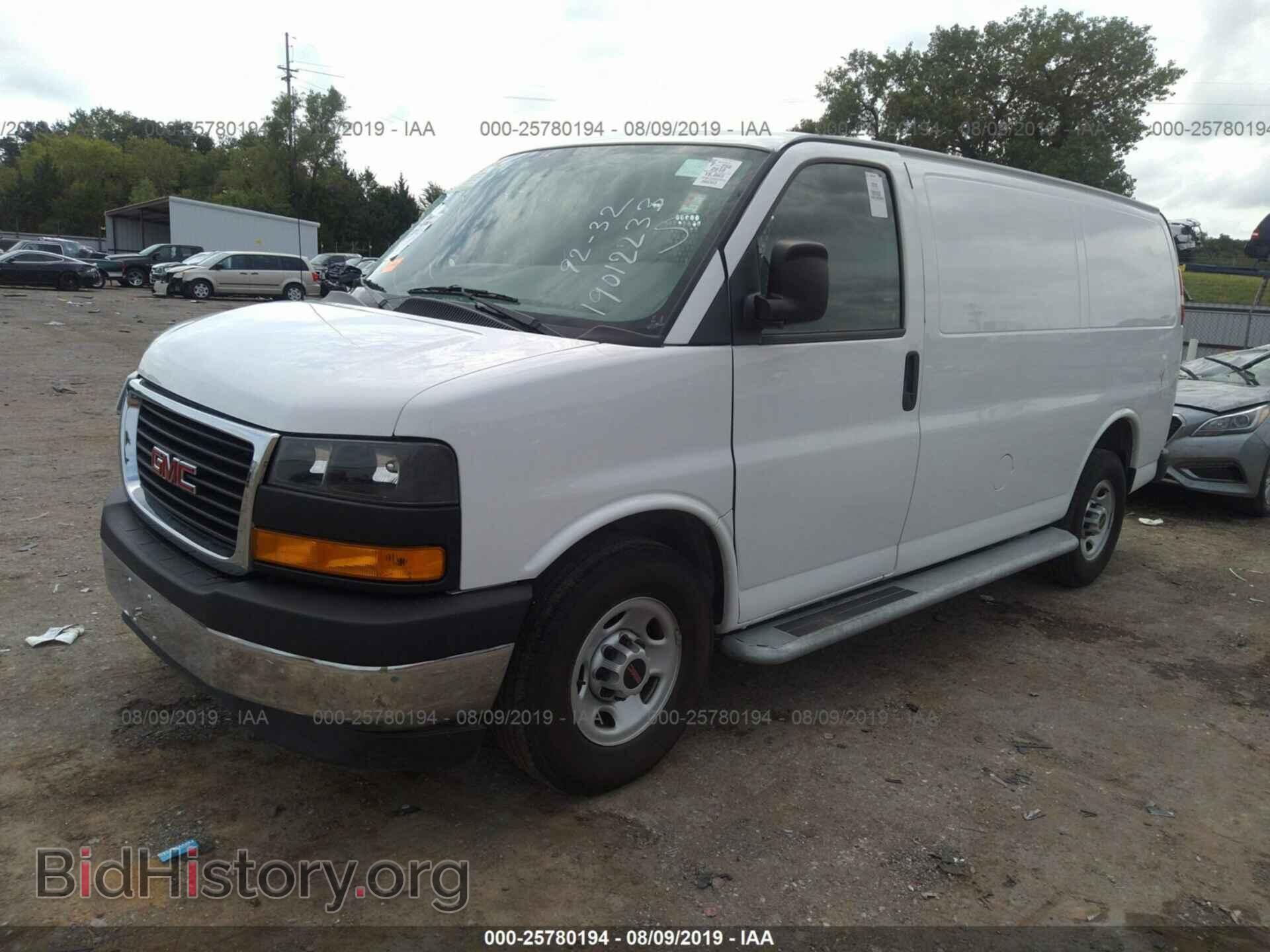 2018 GMC SAVANA - VIN: 1GTW7AFG2J1902872 - Фото 2