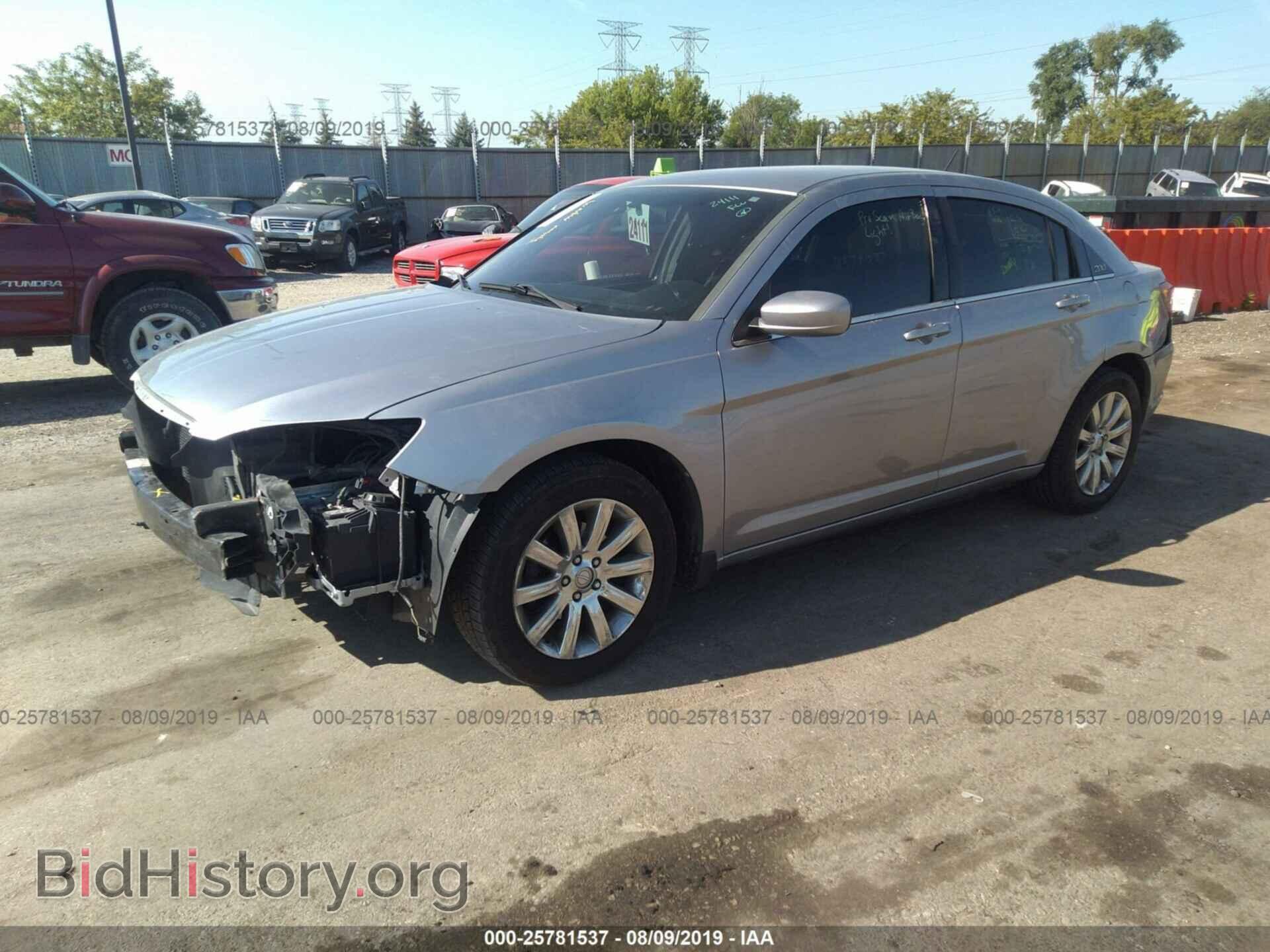 2013 CHRYSLER 200 - VIN: 1C3CCBBG8DN607996 - Photo 2