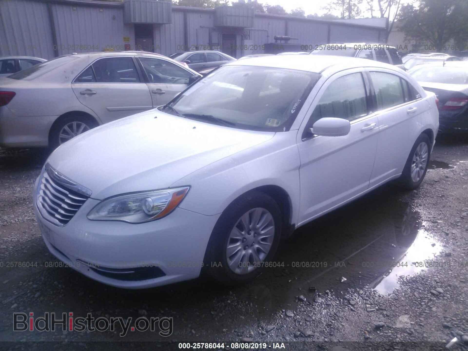 2013 CHRYSLER 200 - VIN: 1C3CCBAB8DN641720 - Photo 2
