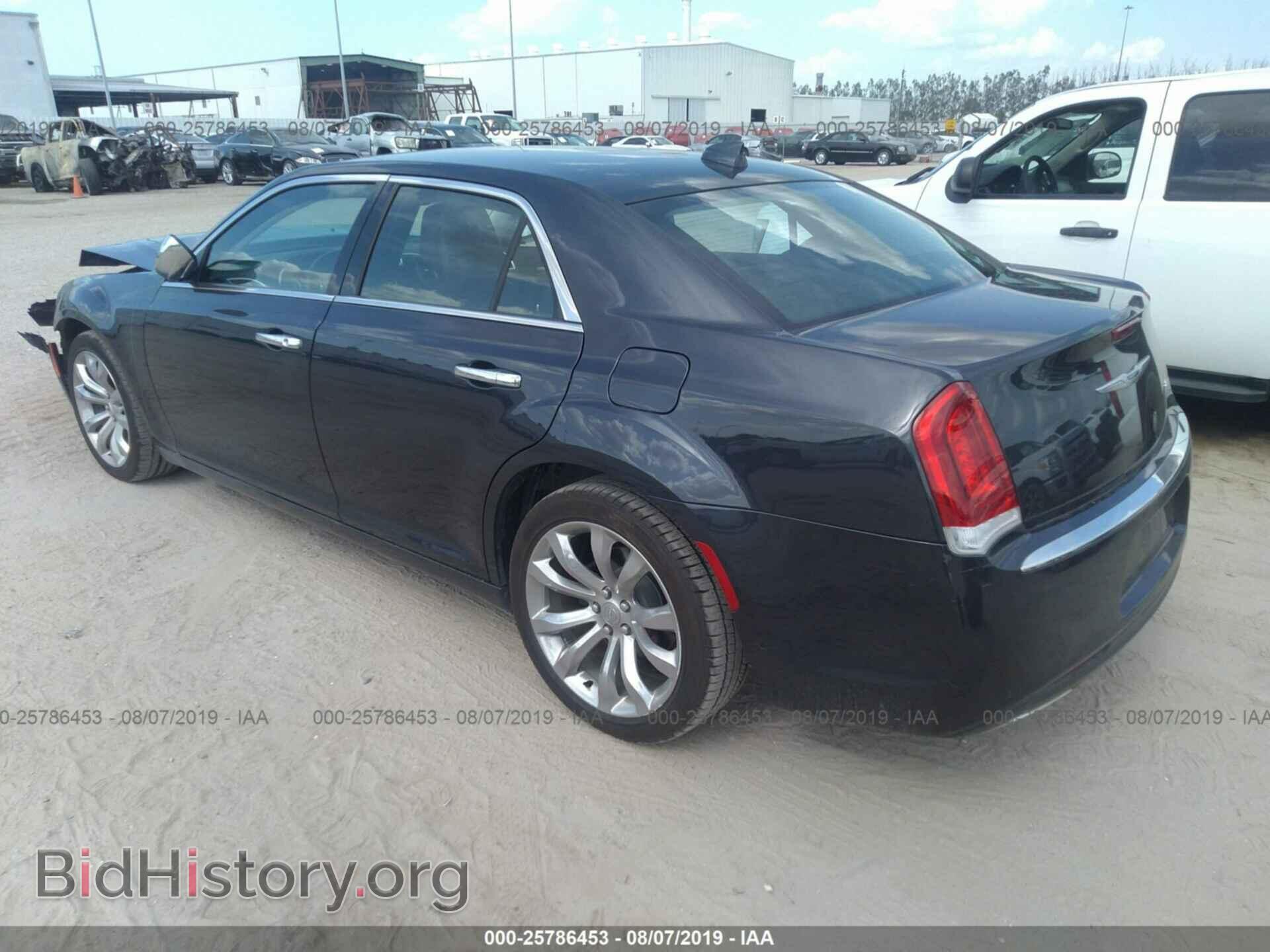 2019 CHRYSLER 300 - VIN: 2C3CCAEG3KH538064 - Фото 3