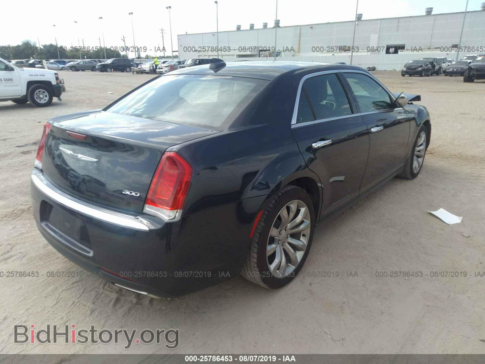 2019 CHRYSLER 300 - VIN: 2C3CCAEG3KH538064 - Фото 4