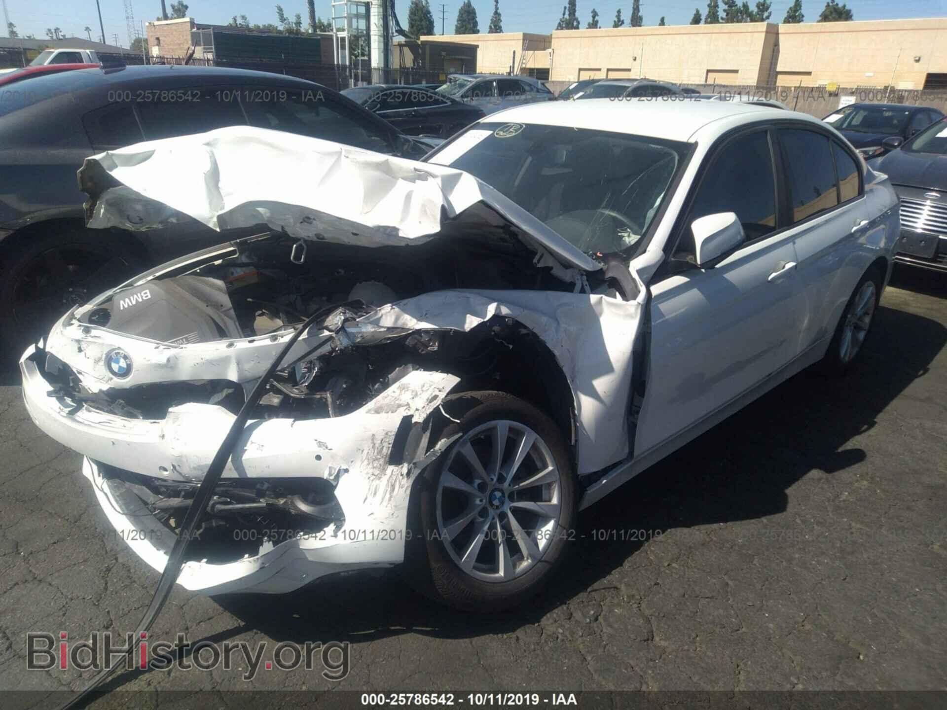 2017 BMW 320 - VIN: WBA8E1G39HNU18627 - Фото 2