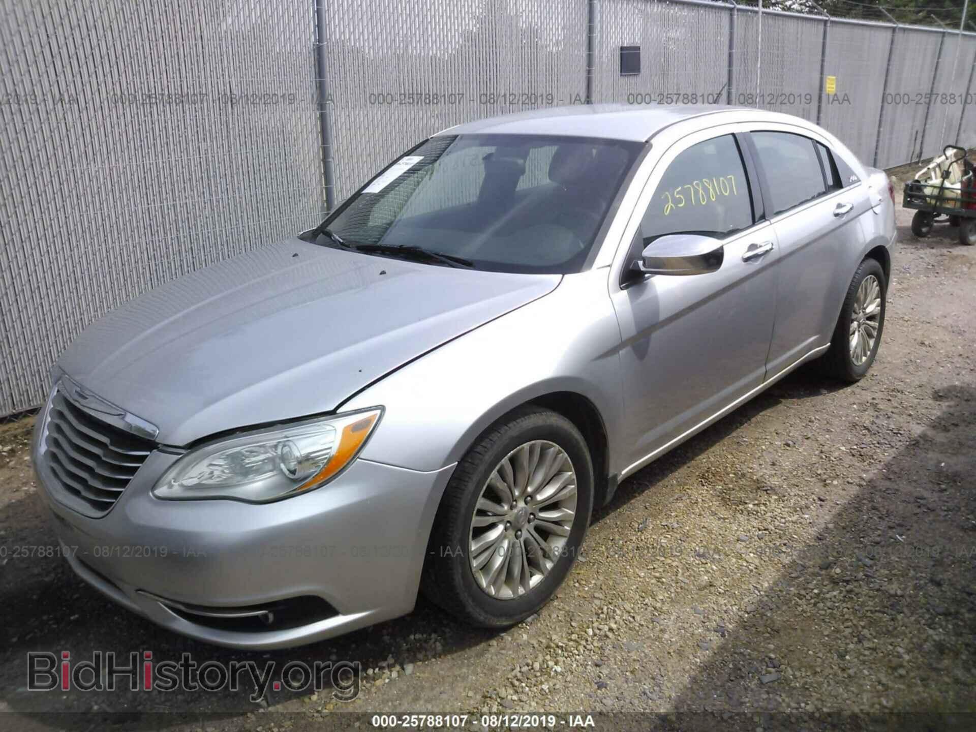 2011 CHRYSLER 200 - VIN: 1C3BC2FB4BN581615 - Photo 2