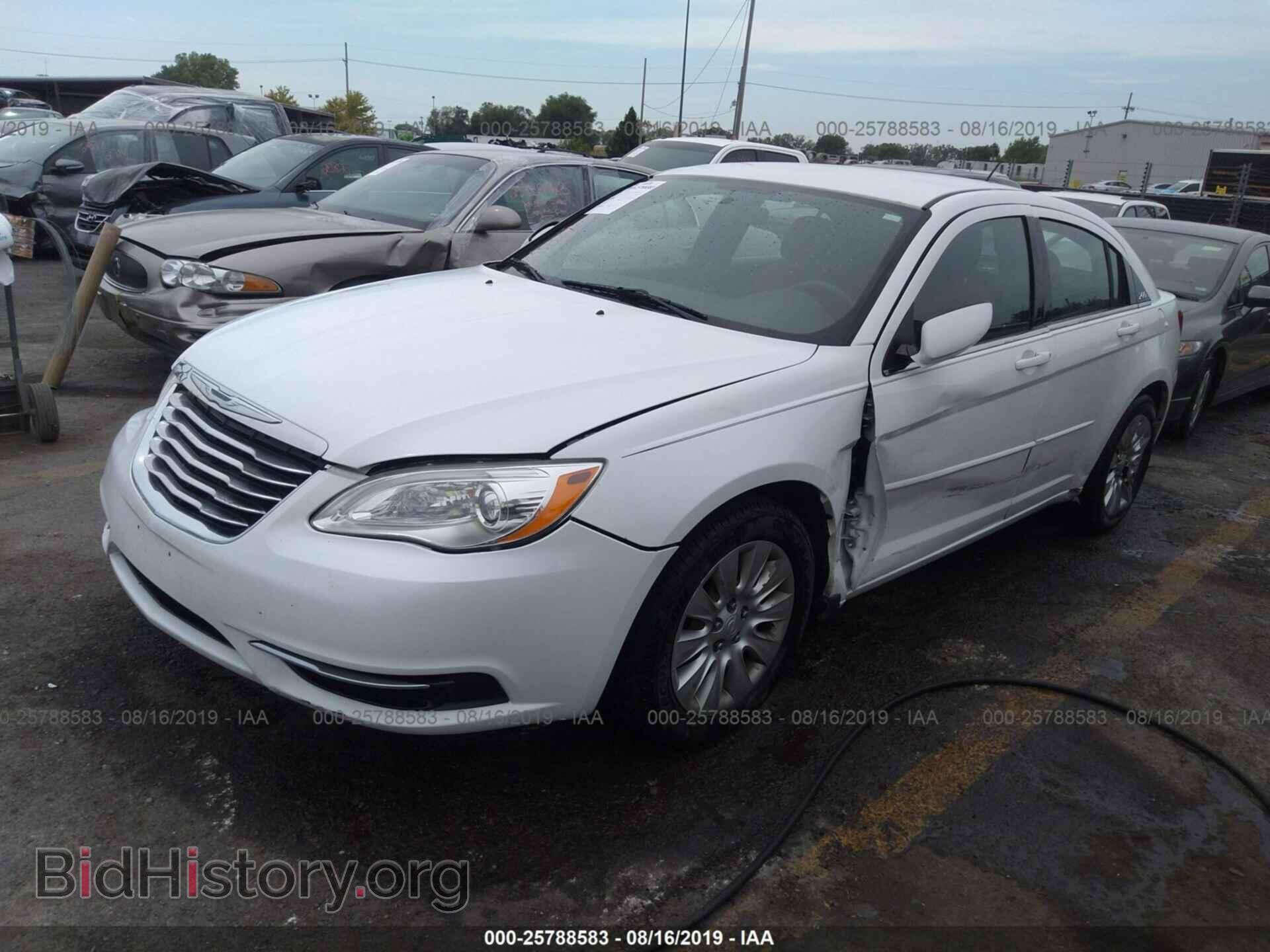 2012 CHRYSLER 200 - VIN: 1C3CCBAG2CN321495 - Photo 2