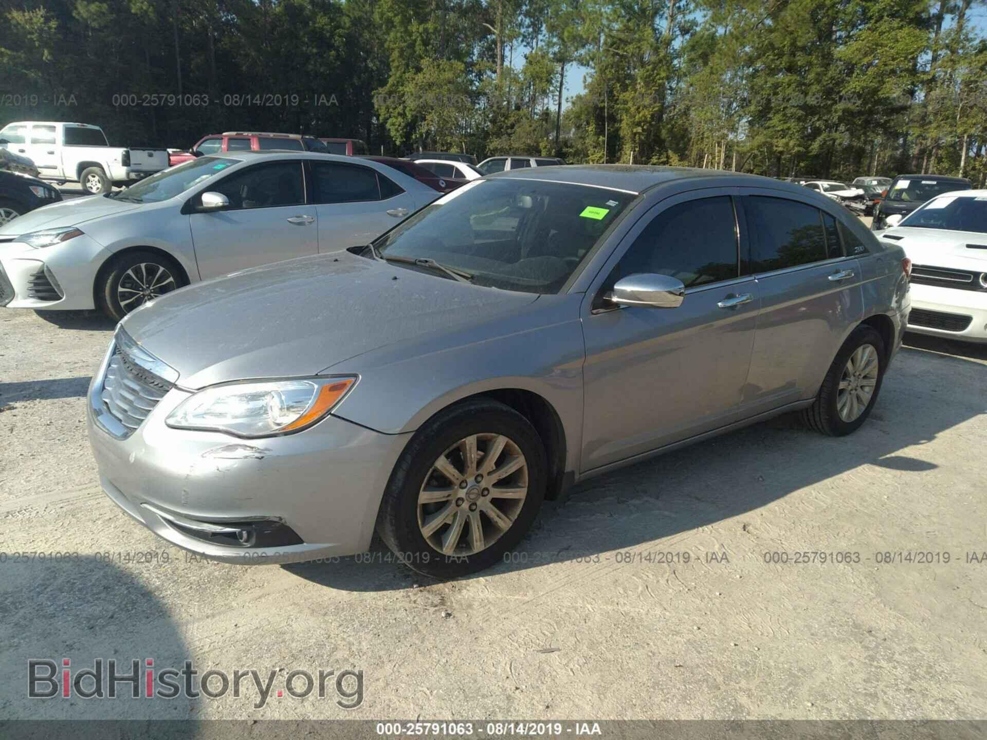 2013 CHRYSLER 200 - VIN: 1C3CCBCGXDN509986 - Фото 2
