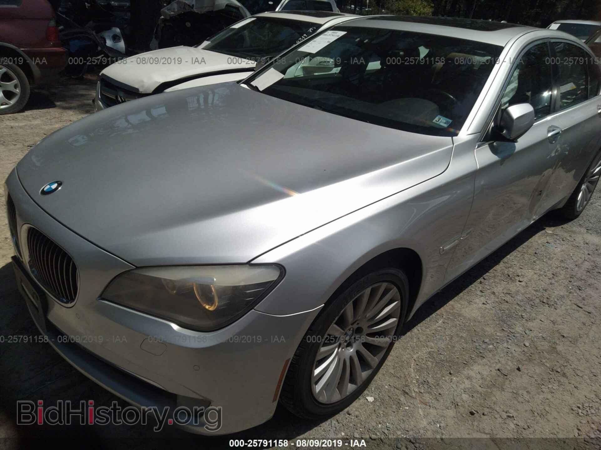 2011 BMW 750 - VIN: WBAKC6C52BC394237 - Фото 2
