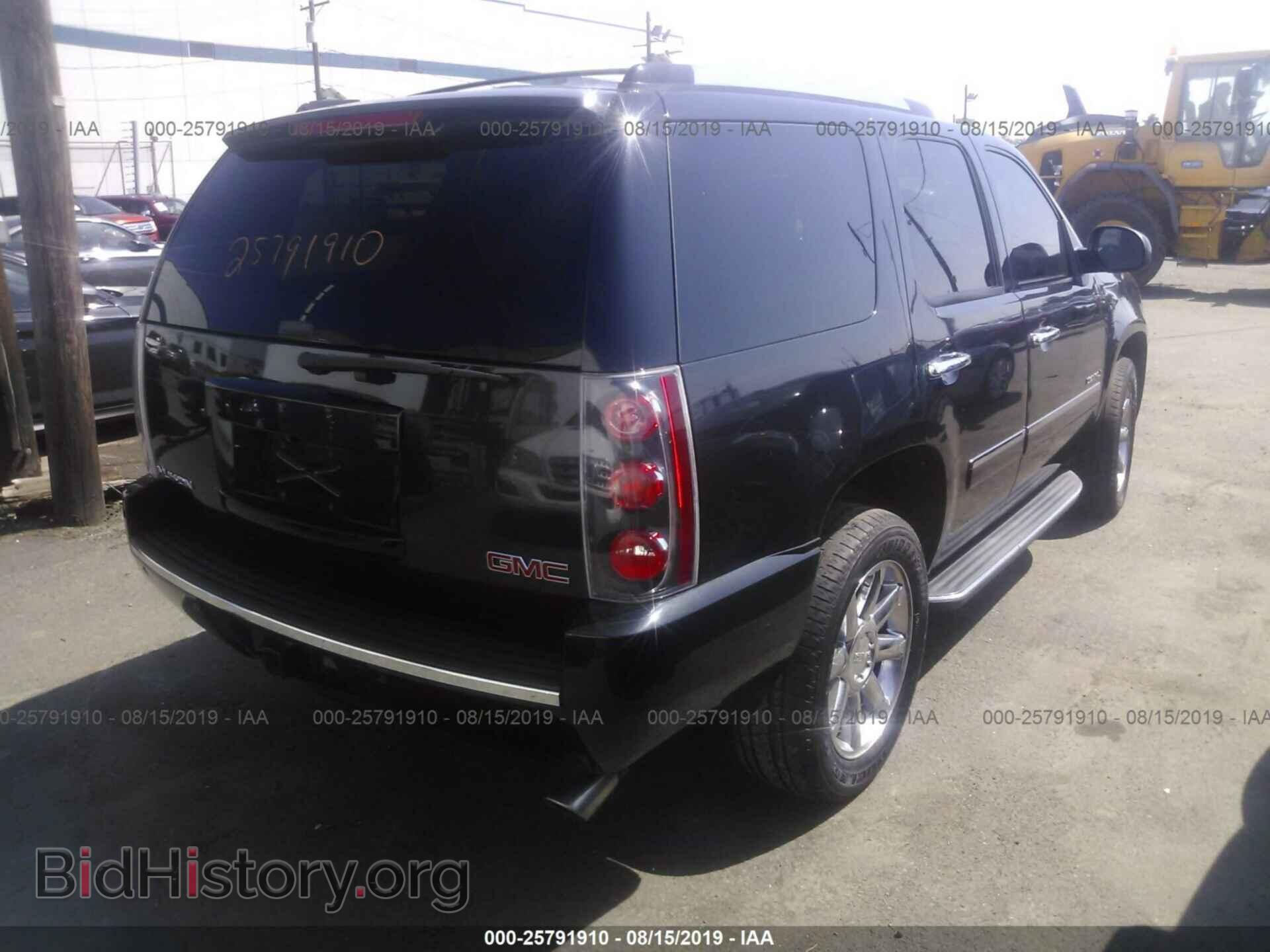 2013 GMC YUKON - VIN: 1GKS2EEF1DR110431 - Photo 4
