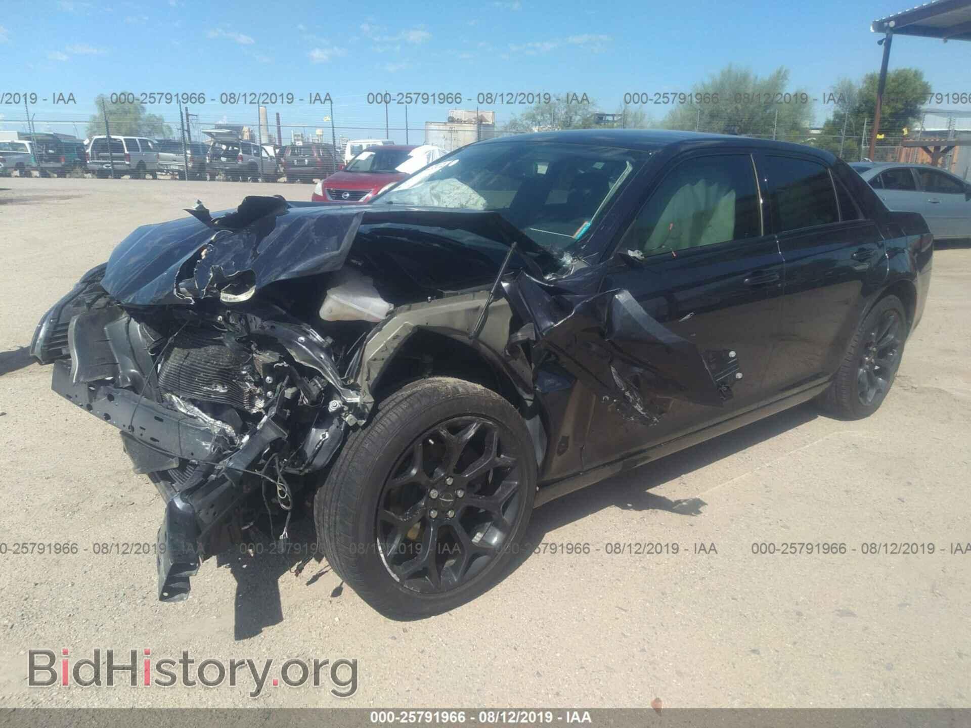 2019 CHRYSLER 300 - VIN: 2C3CCAAG9KH579630 - Фото 2