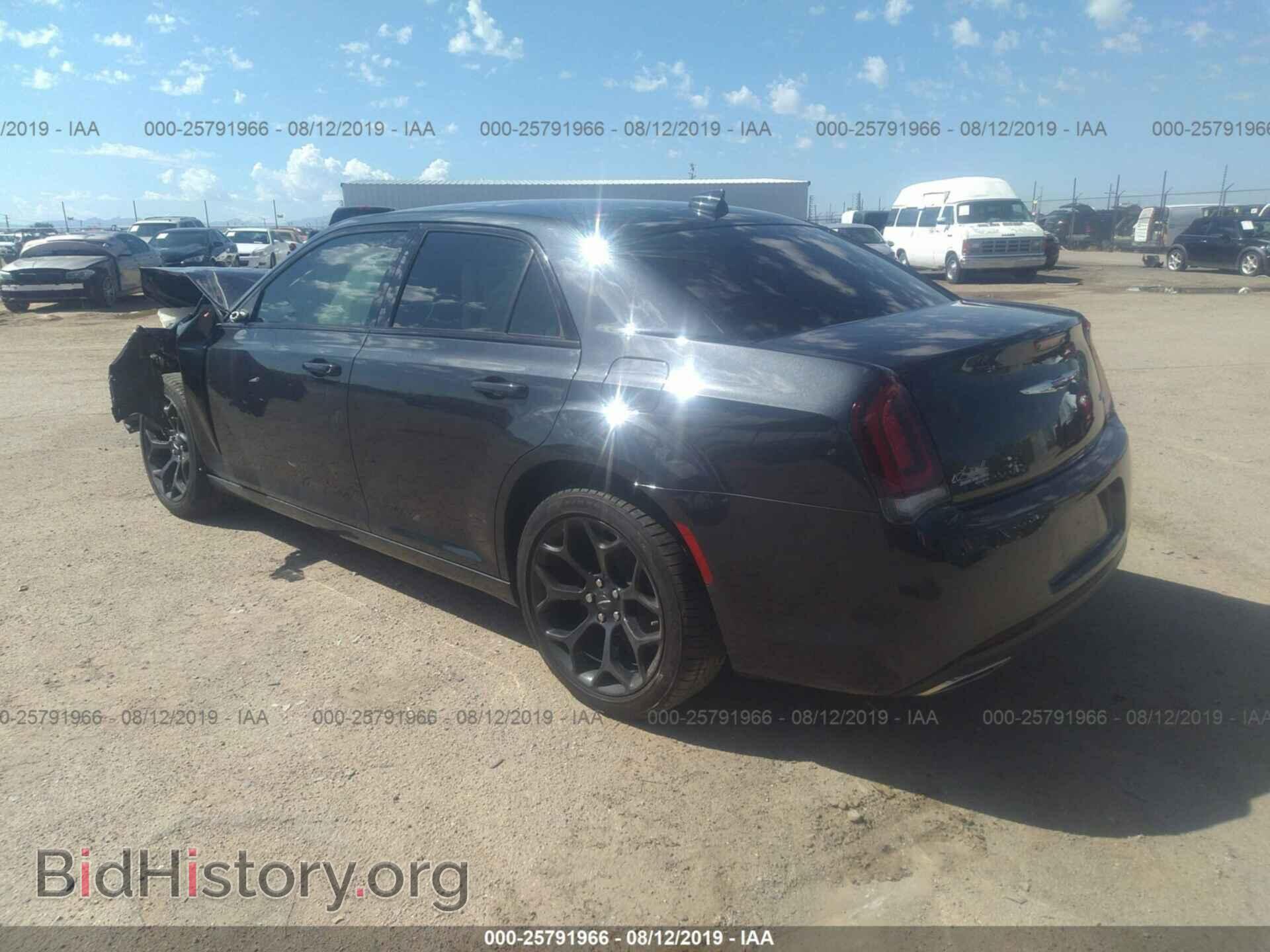 2019 CHRYSLER 300 - VIN: 2C3CCAAG9KH579630 - Фото 3