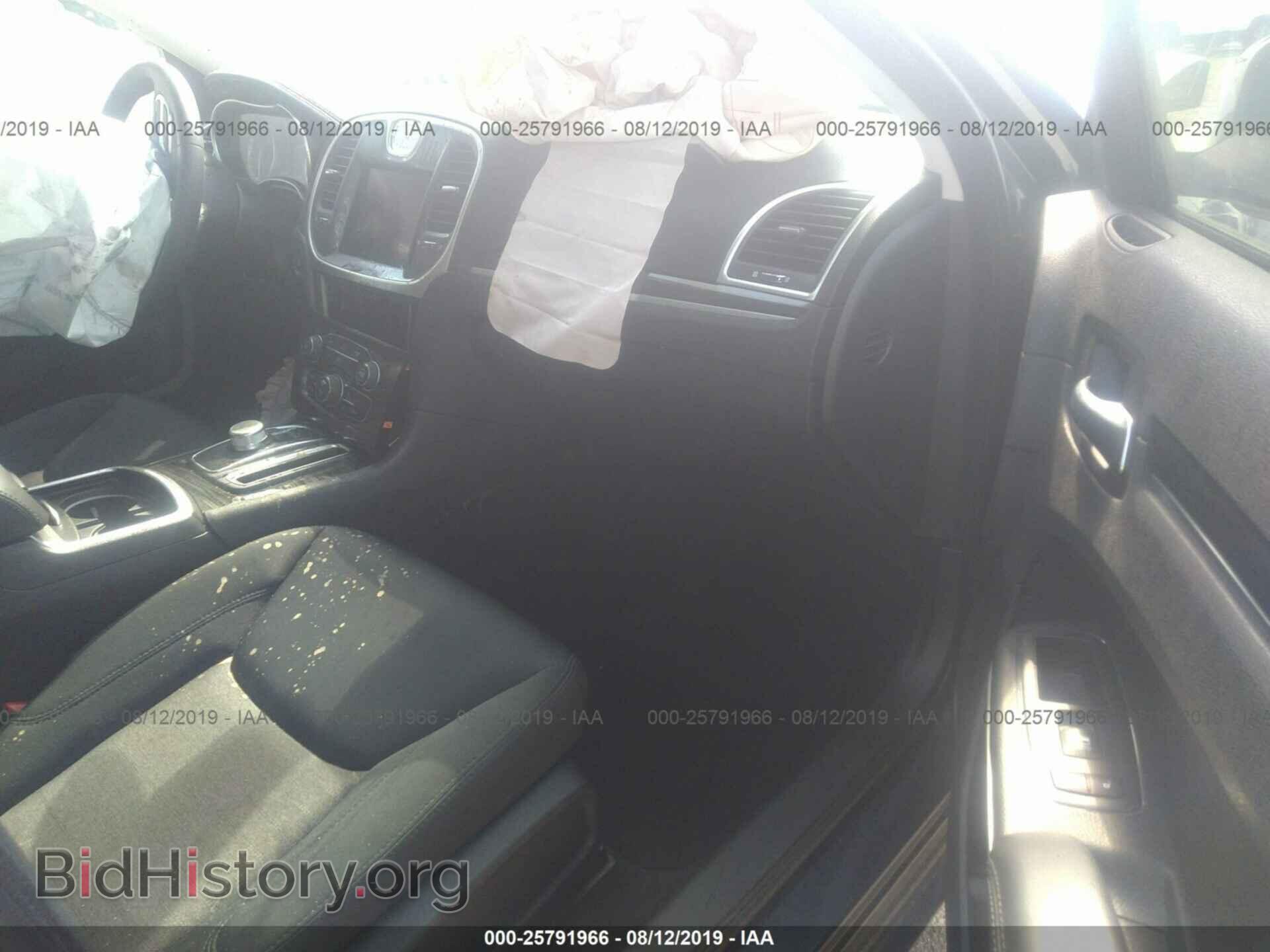 2019 CHRYSLER 300 - VIN: 2C3CCAAG9KH579630 - Фото 5