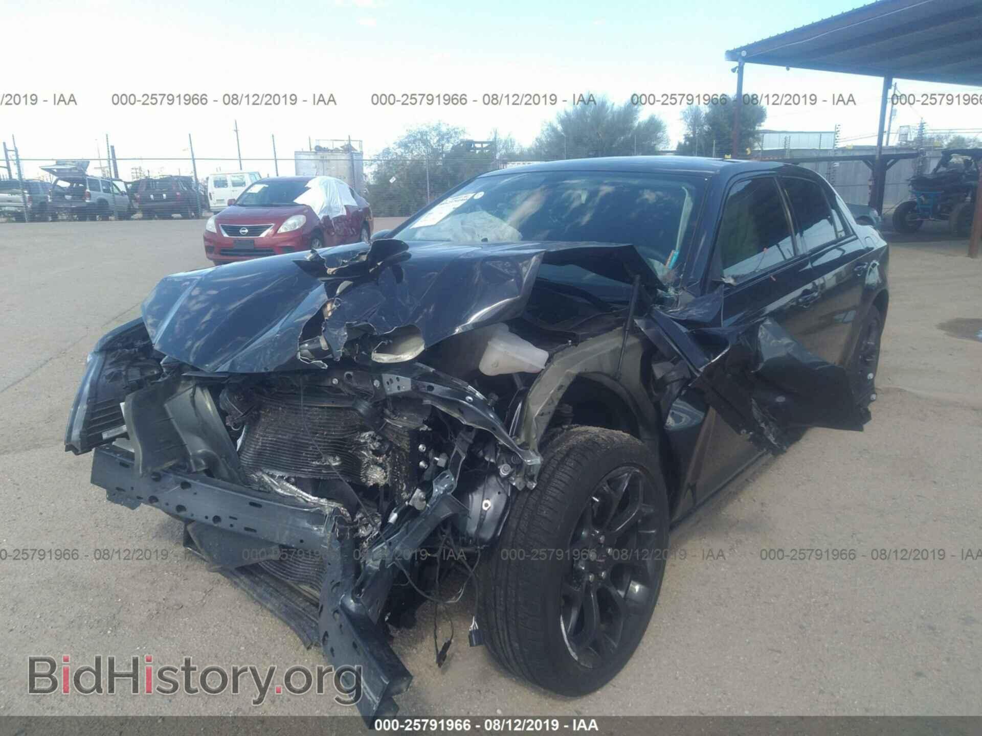 2019 CHRYSLER 300 - VIN: 2C3CCAAG9KH579630 - Фото 6