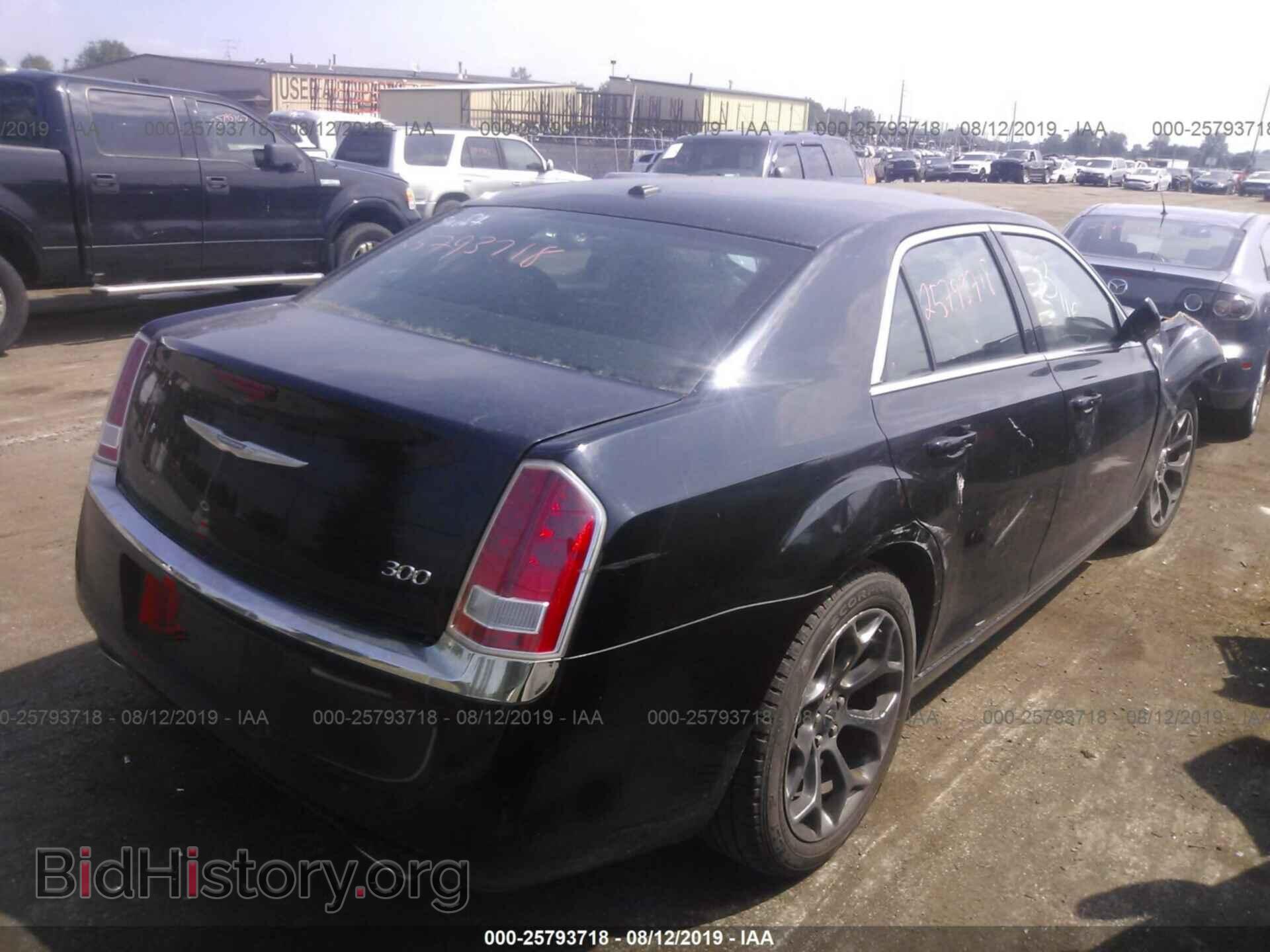 2014 CHRYSLER 300 - VIN: 2C3CCAAG4EH322945 - Фото 4