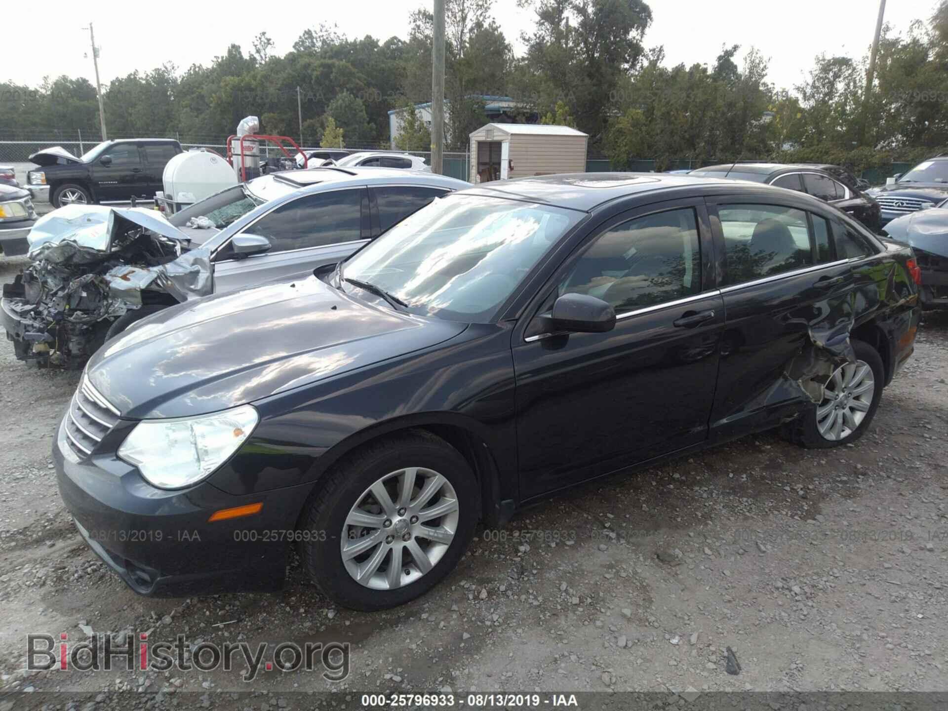 2010 CHRYSLER SEBRING - VIN: 1C3CC5FB9AN165161 - Фото 2