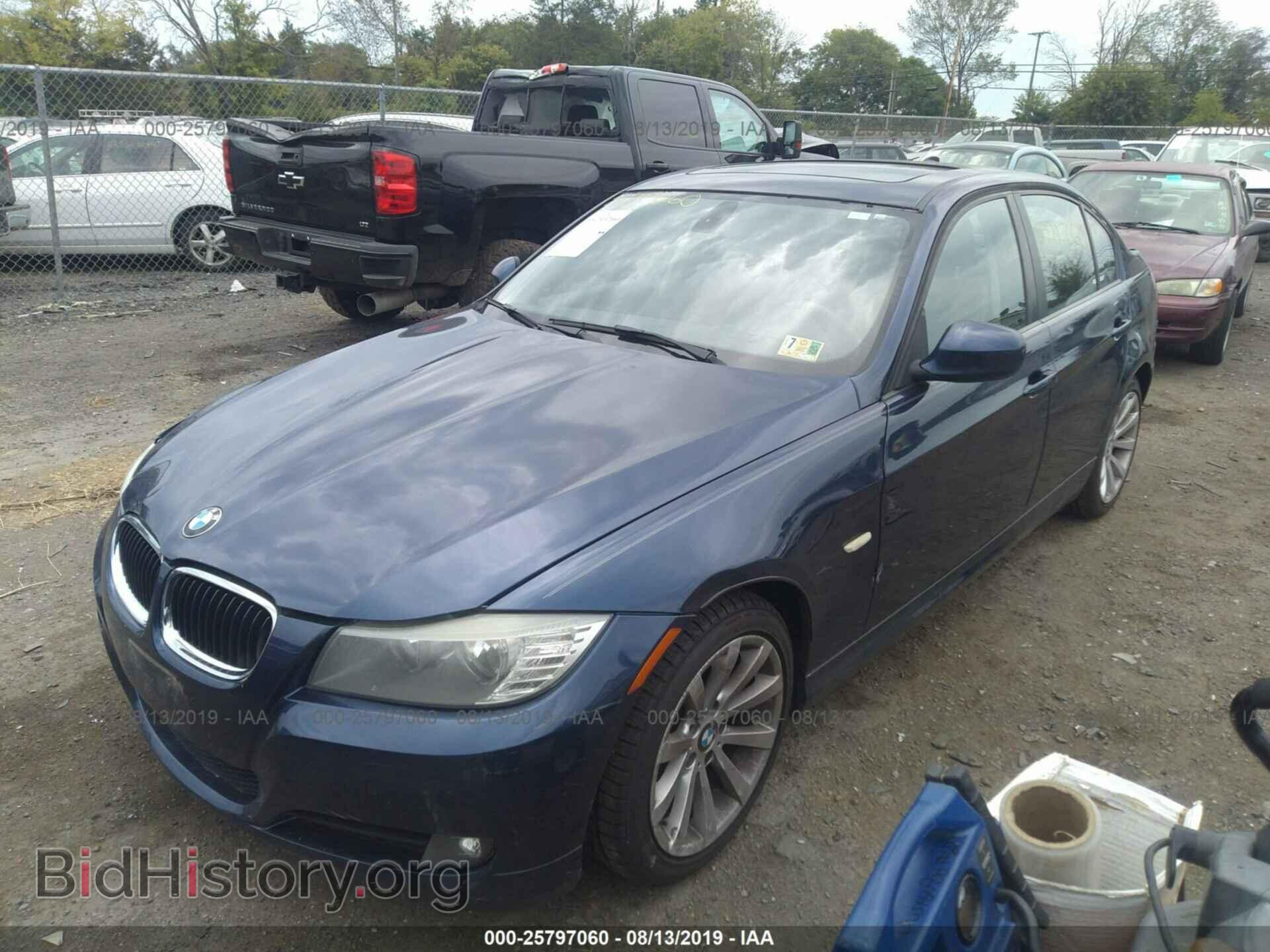 2011 BMW 328 - VIN: WBAPH7C58BE852882 - Фото 2