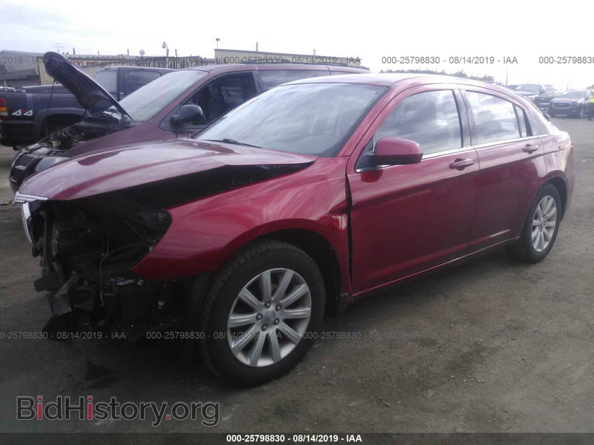 2010 CHRYSLER SEBRING - VIN: 1C3CC5FB5AN191093 - Фото 2