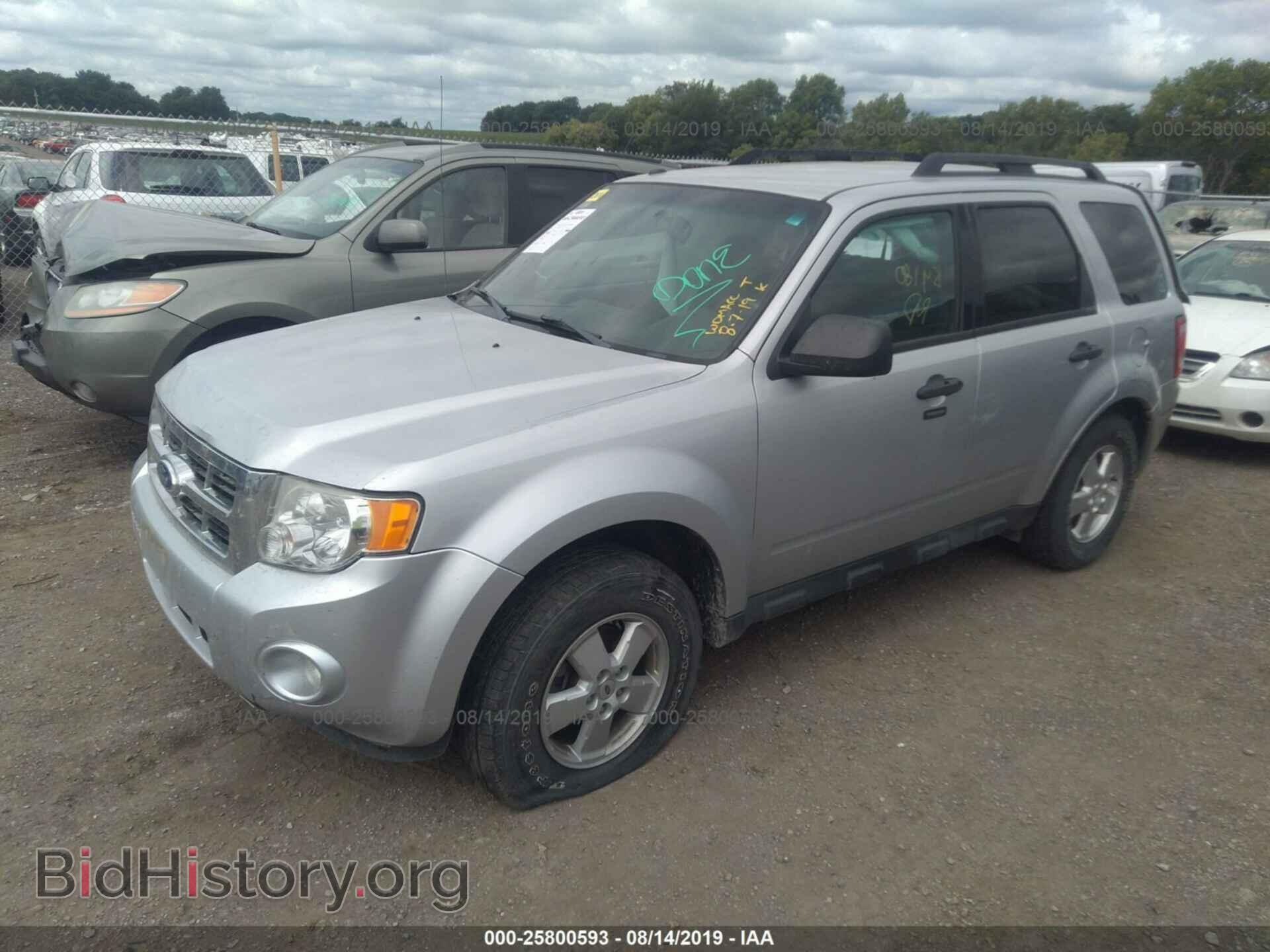 2011 FORD ESCAPE - VIN: 1FMCU0D73BKB75001 - Photo 2